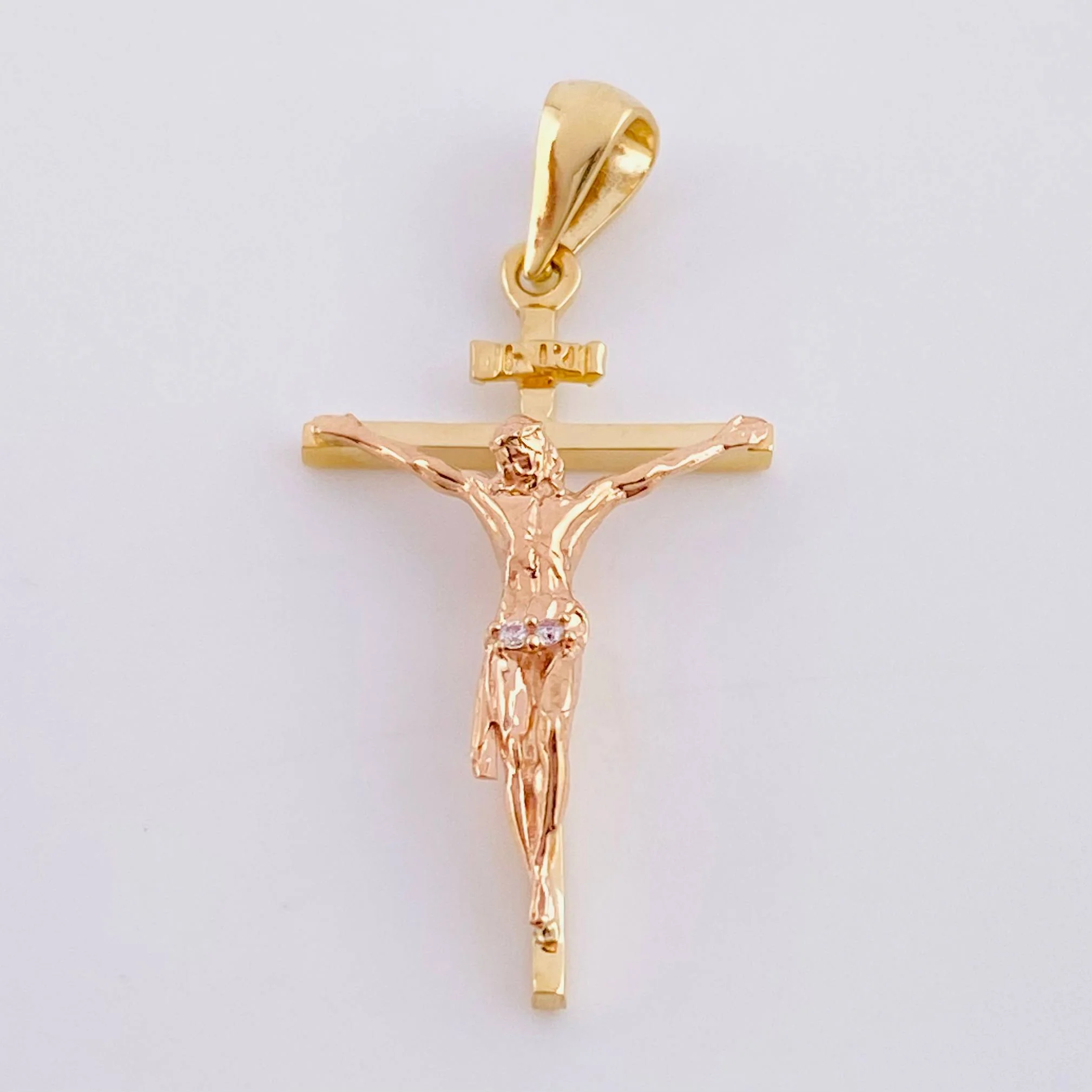 Dije Cruz Cristo 2.4 g / 1 1/4 in Dos Oros Amarillo Rosa 18K