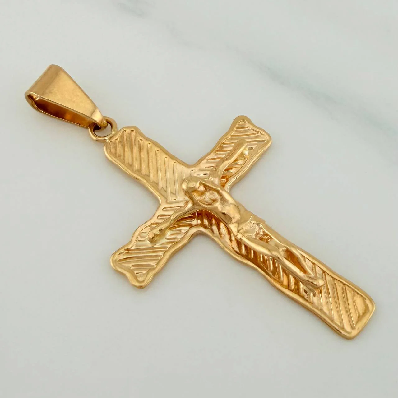 Dije Cruz Cristo 2.7gr / 1 1/2 in / Oro Amarillo 18K $ - Image 2