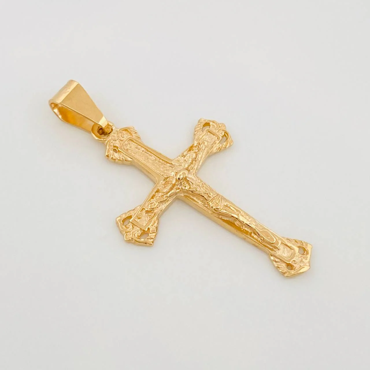 Dije Cruz Cristo 3.35 g / 1 1/2 in Oro Amarillo 18K - Image 2