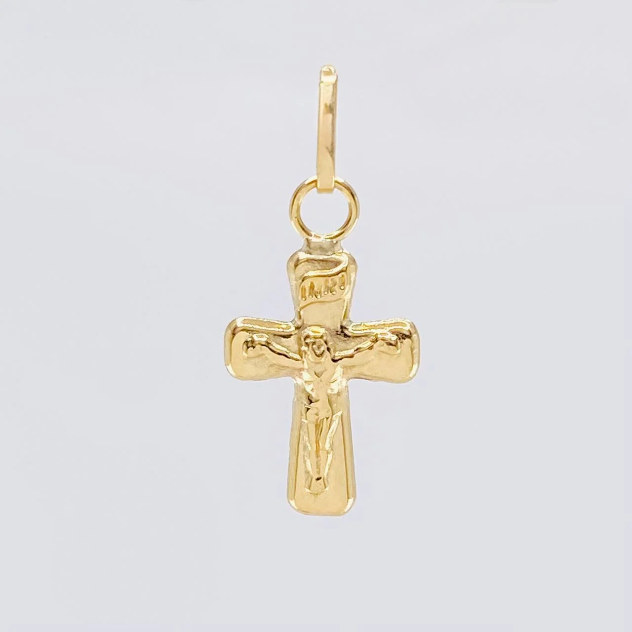 Dije Cruz Cristo Liso 0.4 g / 3/4 in Oro Amarillo 18K - Image 2