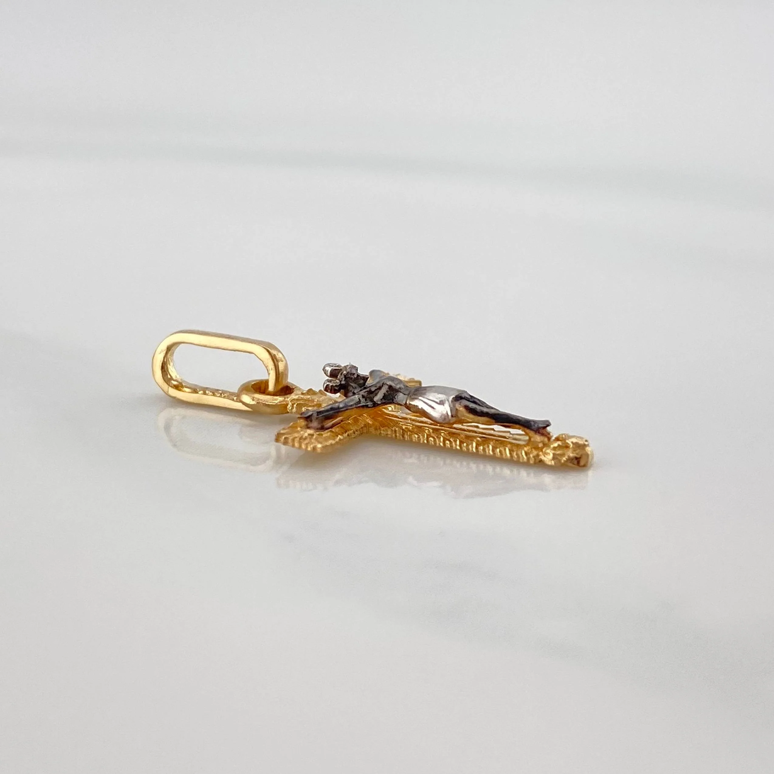 Dije Cruz Cristo Milagroso De Buga 0.85 g / 1 in Tres Oros 18K - Image 3