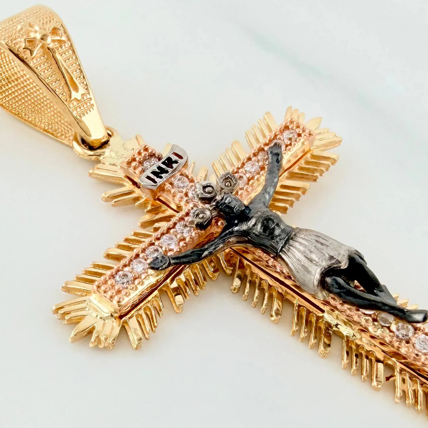 Dije Cruz Cristo Milagroso De Buga 5.6 g / 2 in Tres Oros 18K - Image 3