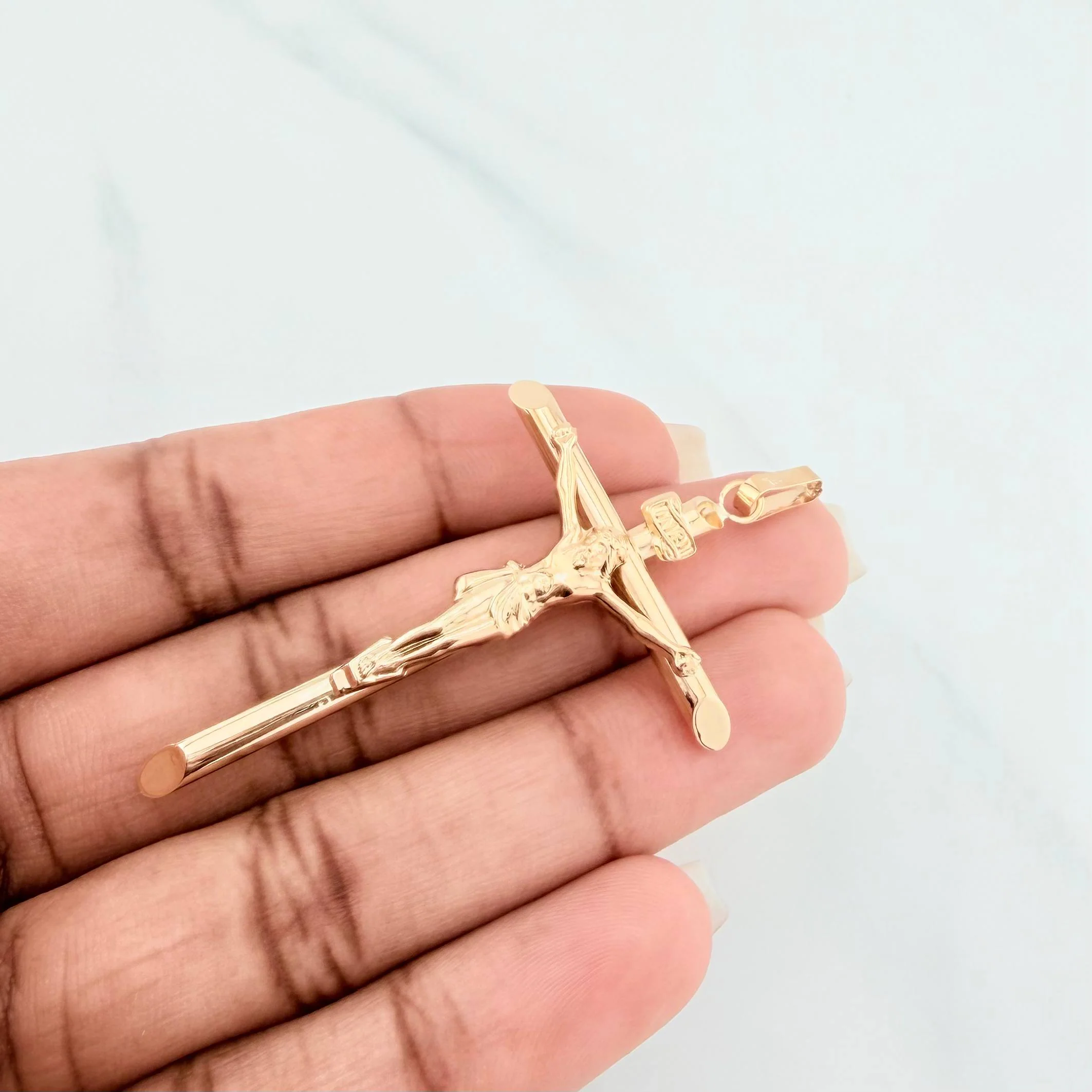 Dije Cruz Cristo Puntas Plana 3.05g / 2 1/4 in Oro Amarillo 18K - Image 4