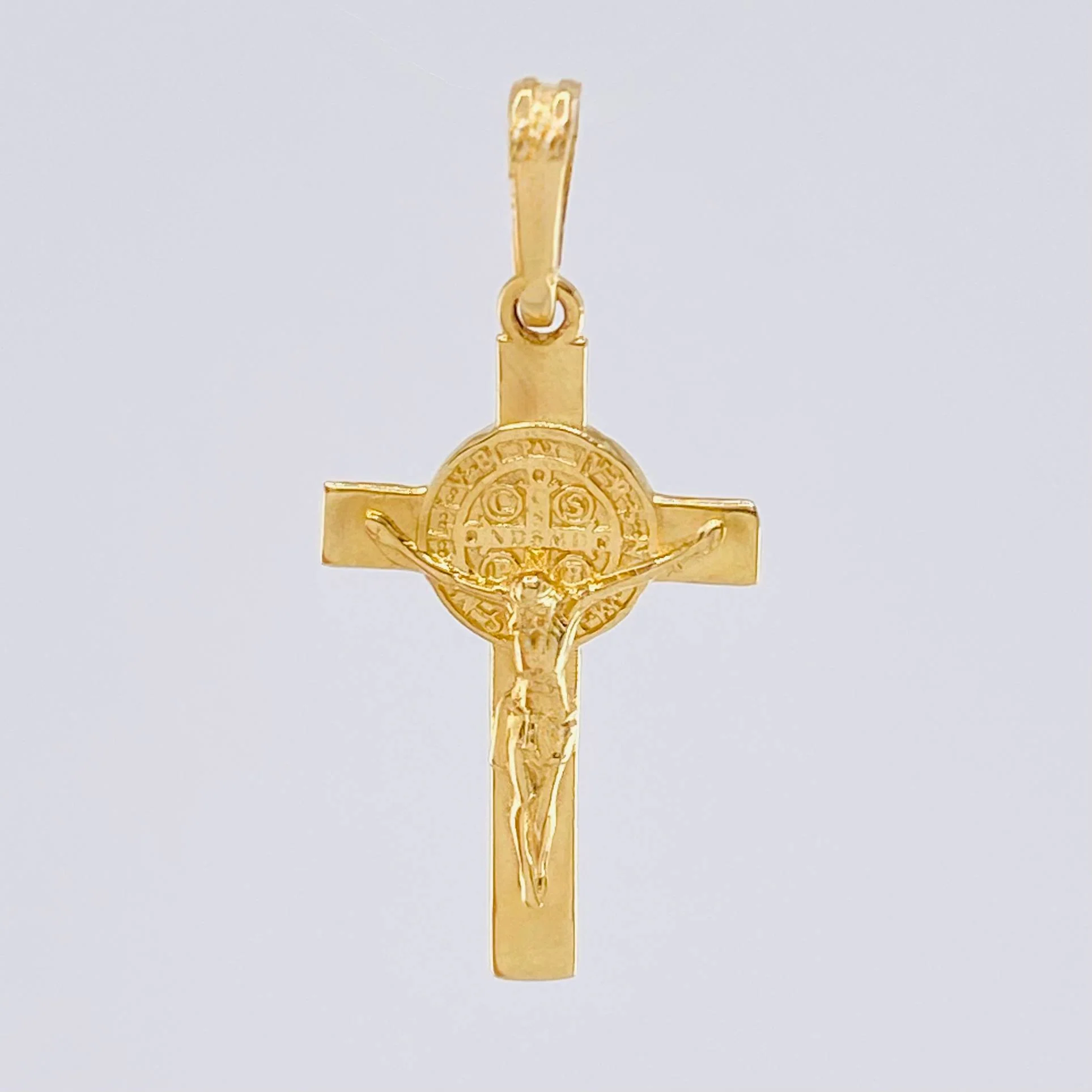 Dije Cruz Cristo San Benito 1.9gr / 1 1/4 in / Oro Amarillo 18K - Image 4