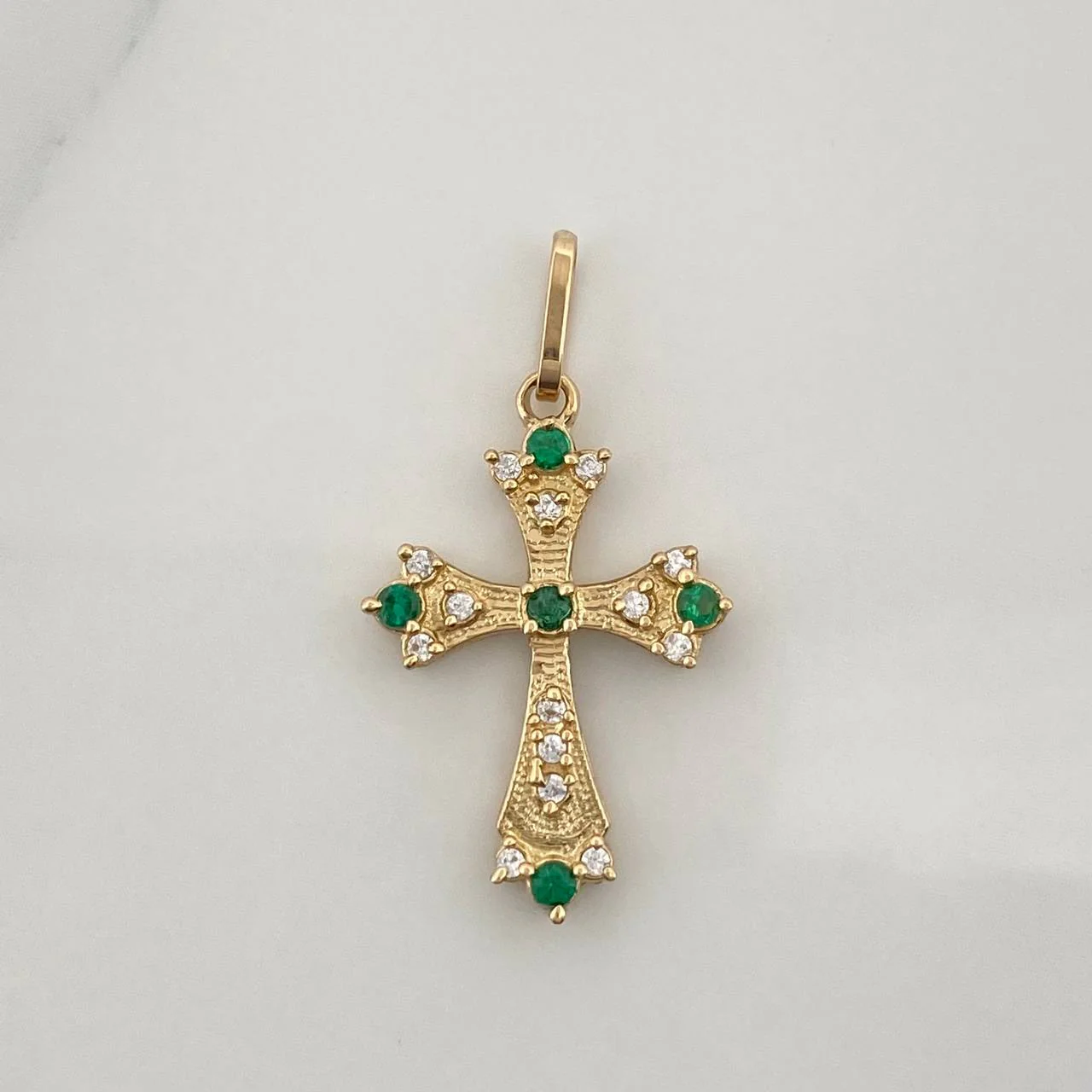Dije Cruz Gotica 1.35gr / 1 in / Oro Amarillo 18K %