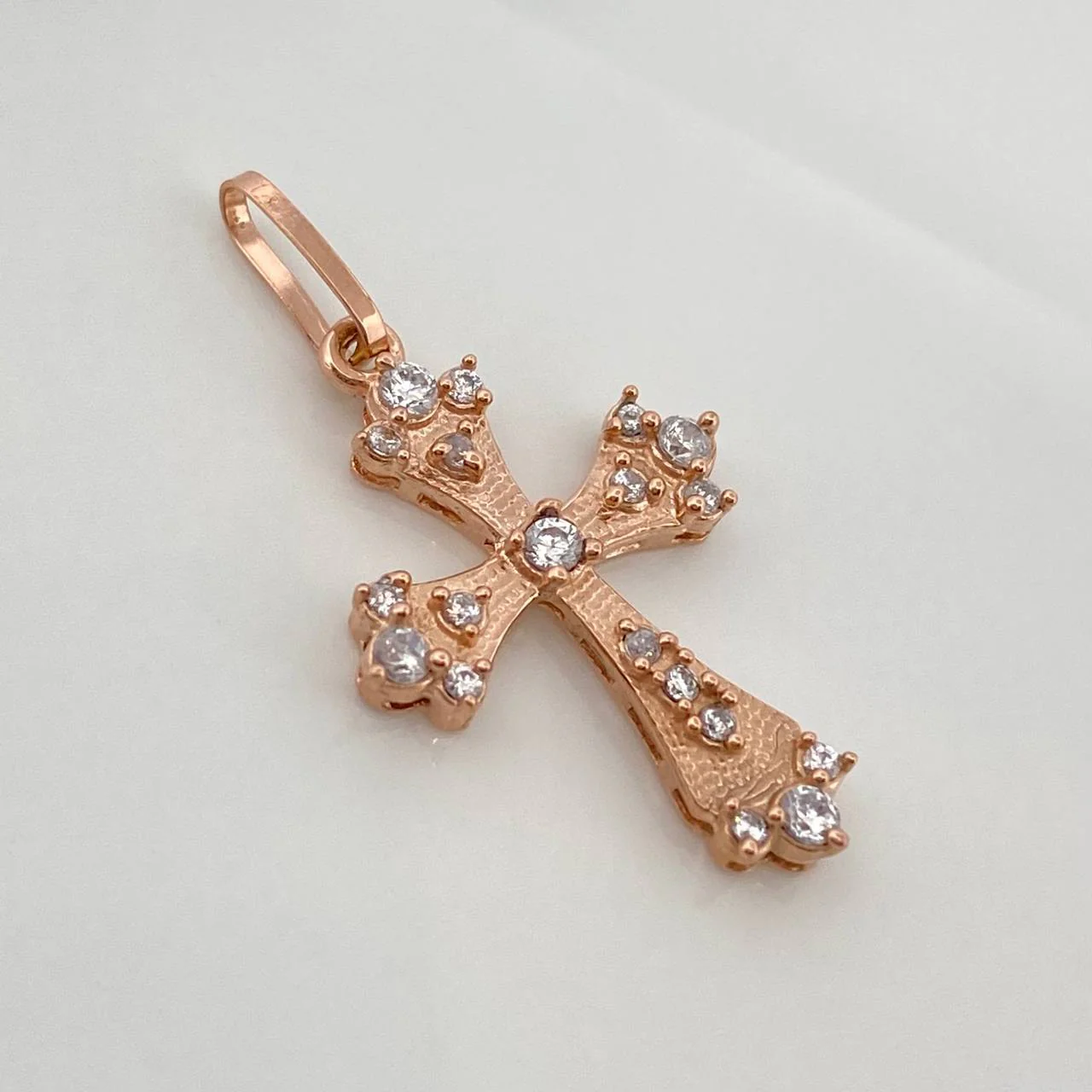 Dije Cruz Gotica 1.3gr / 1 in / Oro Rosa 18K % - Image 3