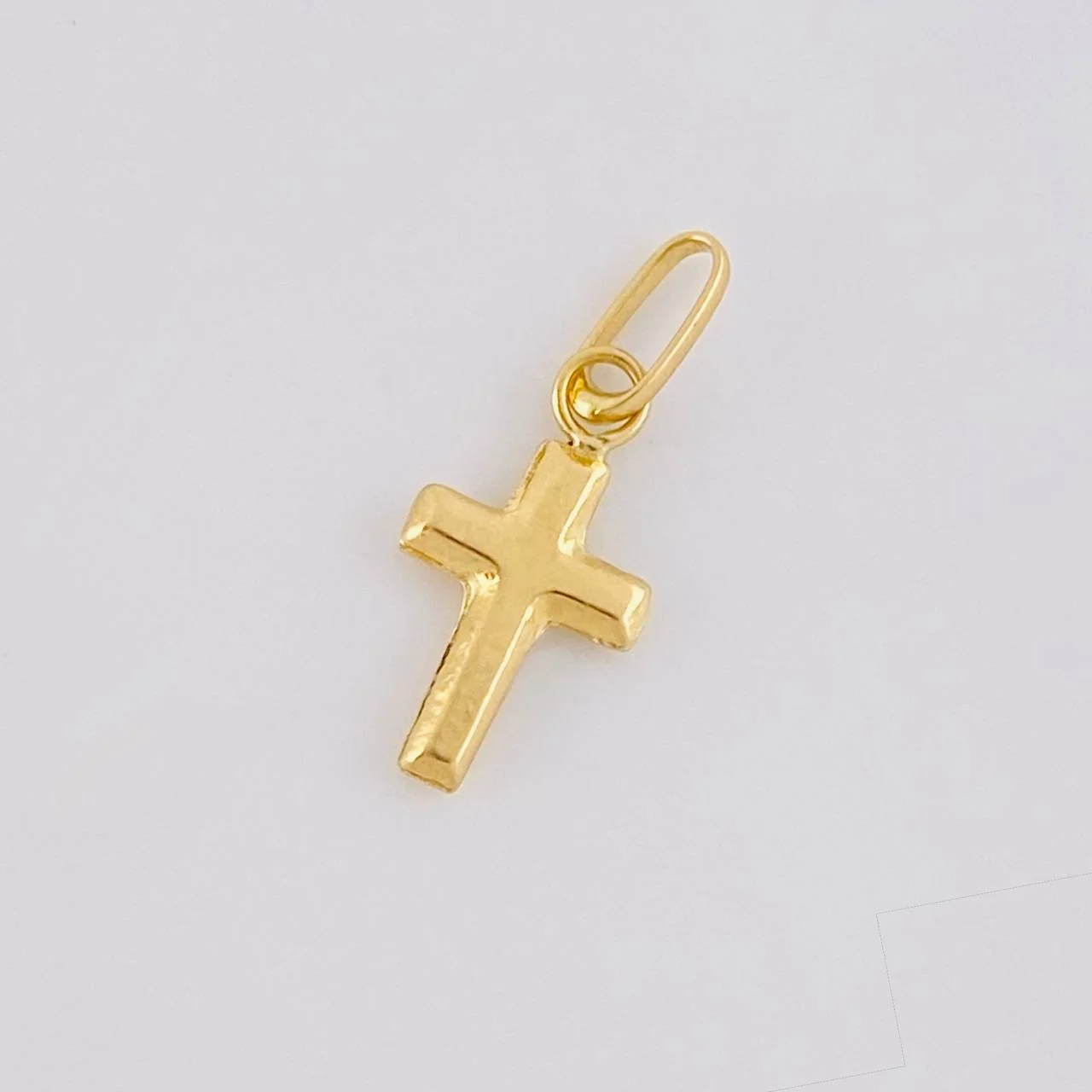 Dije Cruz Lisa 0.15g / 1/2 in Oro Amarillo 18K - Image 3