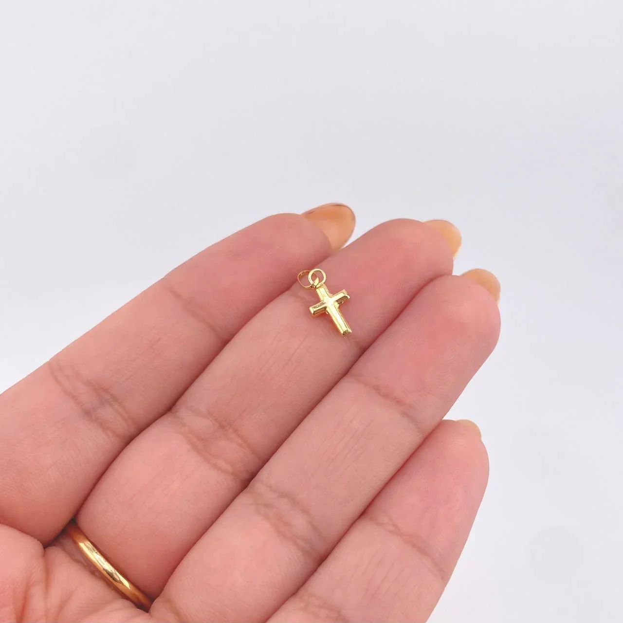 Dije Cruz Lisa 0.2 g / 1/2 in Oro Amarillo 18K - Image 4
