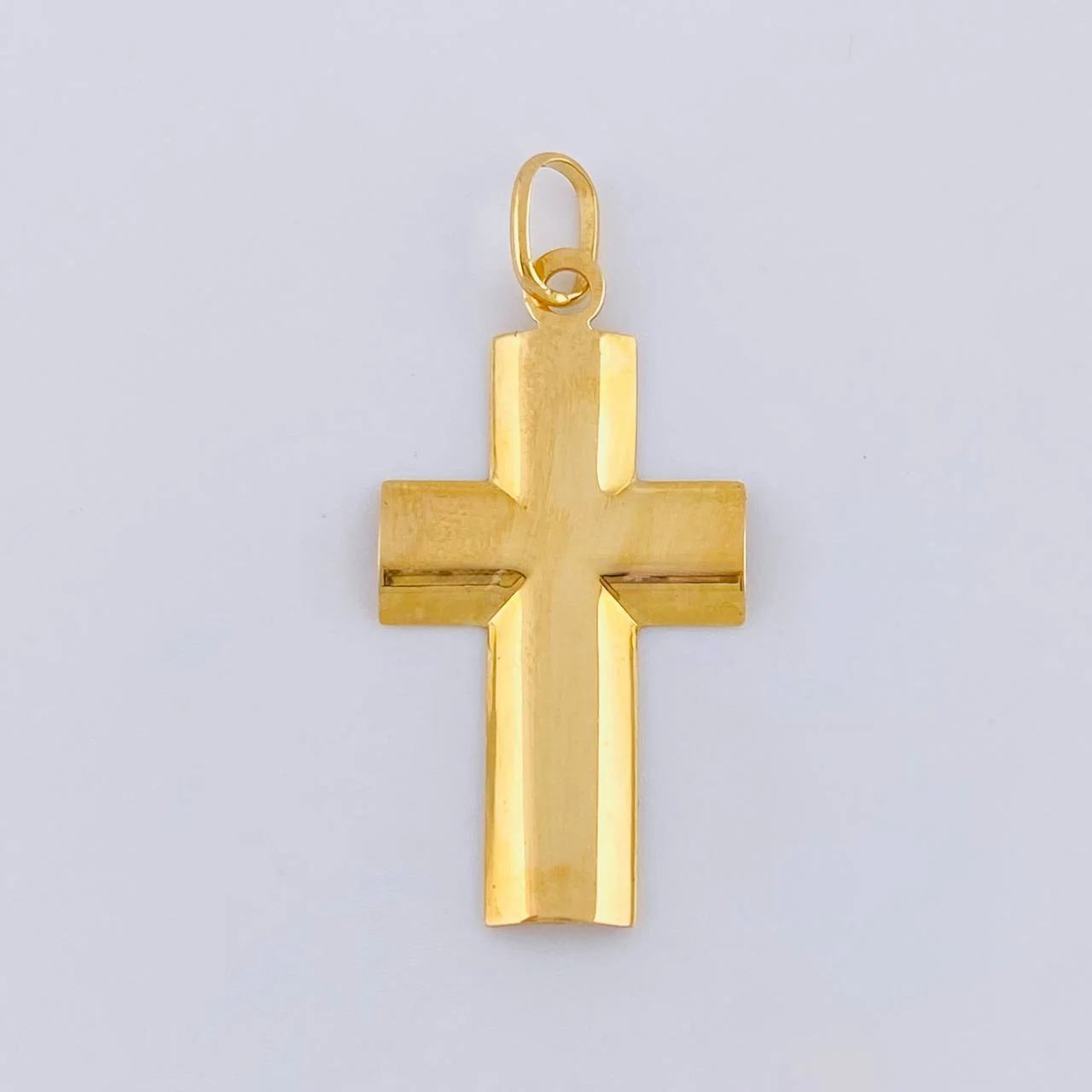 Dije Cruz Lisa 1.35 g / 1 1/4 in Oro Amarillo 18K