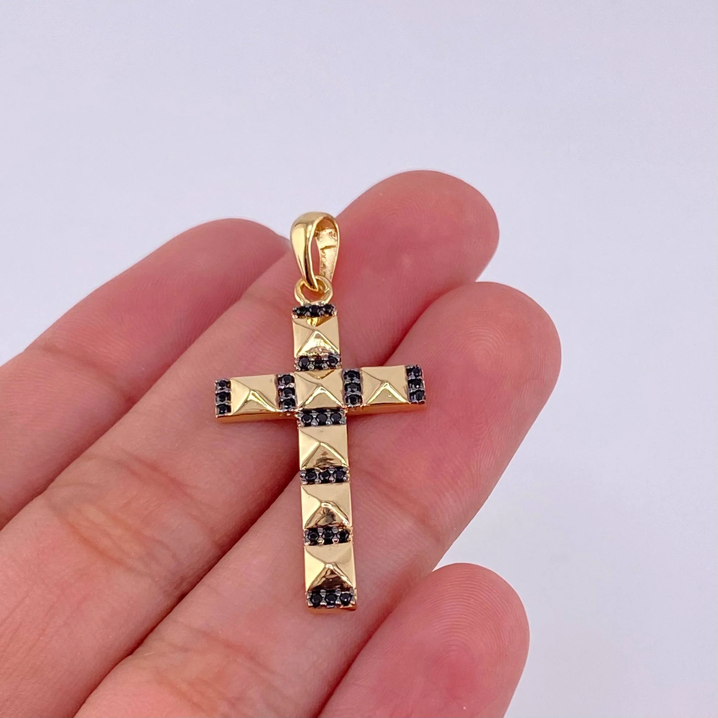 Dije Cruz Piramide 2.65g / 1 1/2 in Oro Amarillo 18K - Image 3