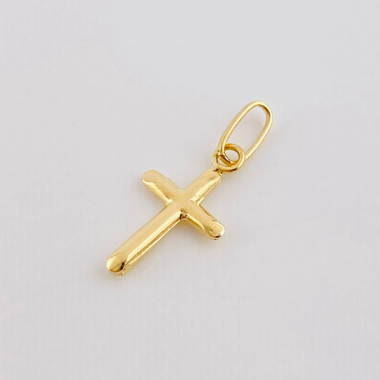 Dije Cruz Puntas Planas 0.4gr / 3/4 in / Oro Amarillo 18K © - Image 2