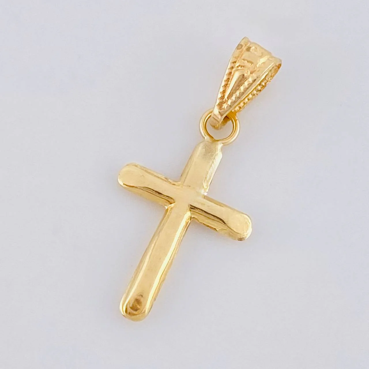 Dije Cruz Puntas Planas 0.5 g / 3/4 in Oro Amarillo 18K - Image 3