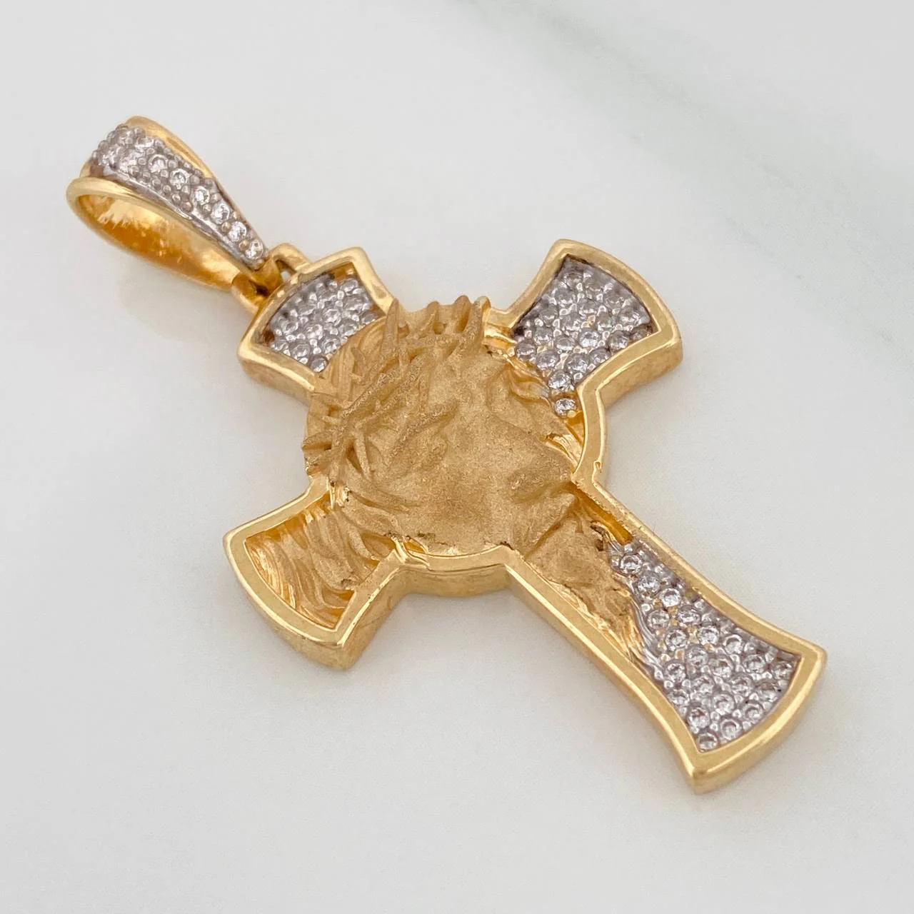 Dije Cruz Rostro Cristo 7.6gr / 1 3/4 in / Dos Oros Amarillo Blanco 18K $ - Image 2