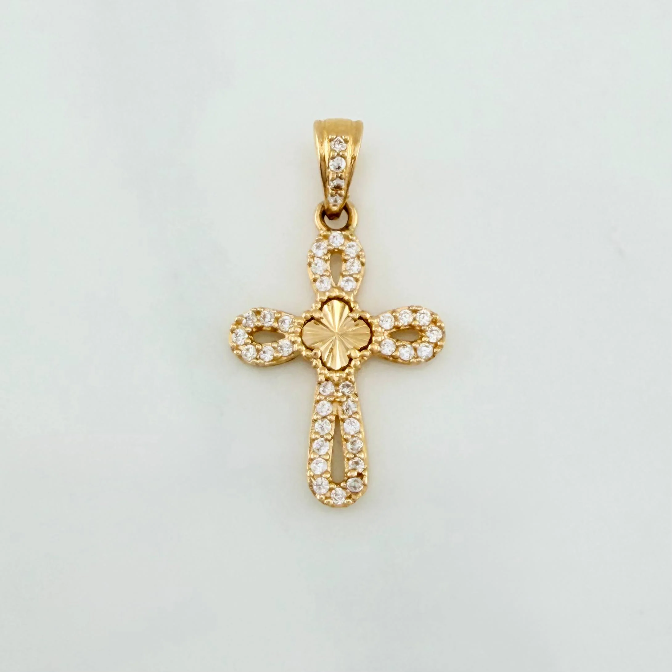 Dije Cruz Trebol 1.25 g / 1 in Oro Amarillo 18K