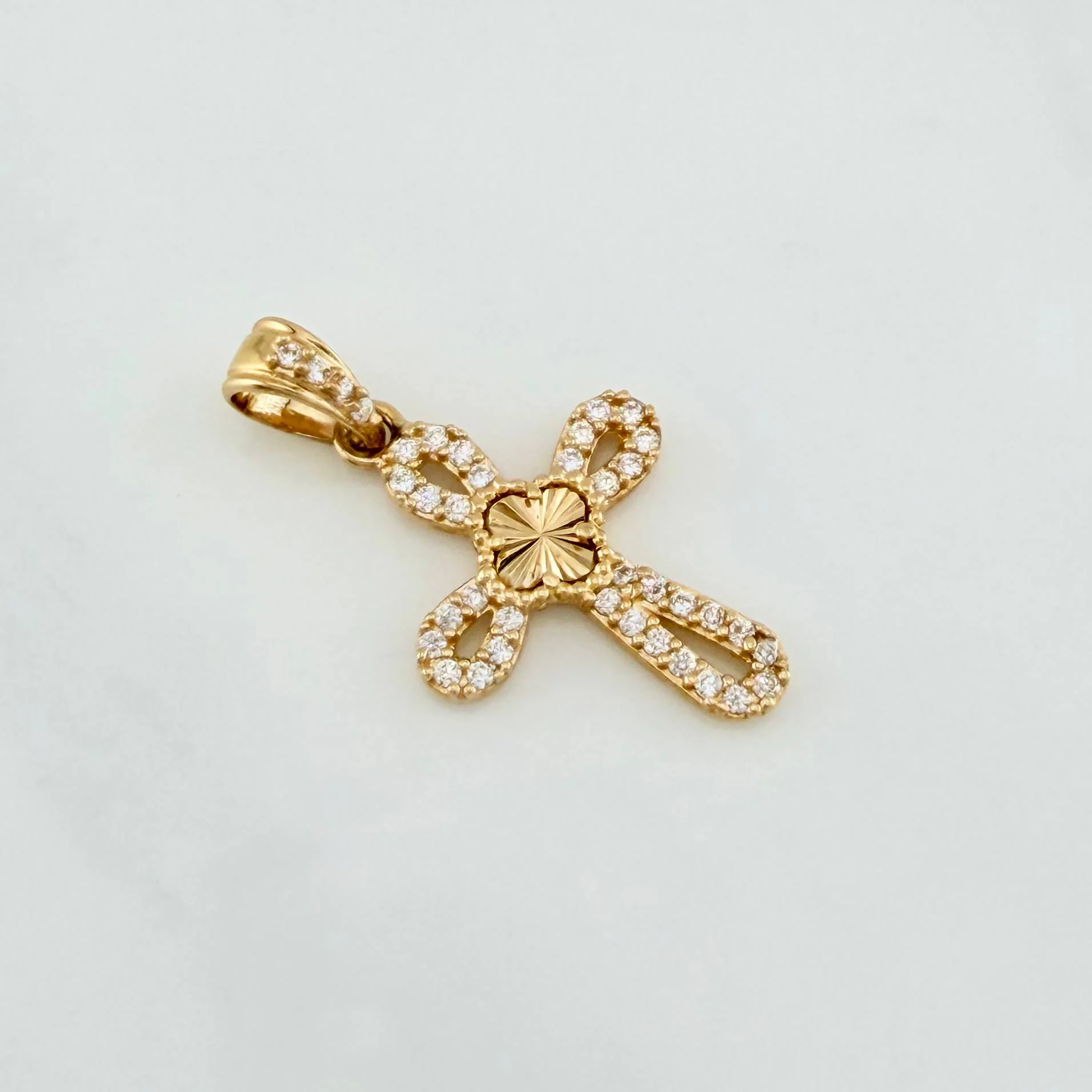 Dije Cruz Trebol 1.25 g / 1 in Oro Amarillo 18K - Image 2