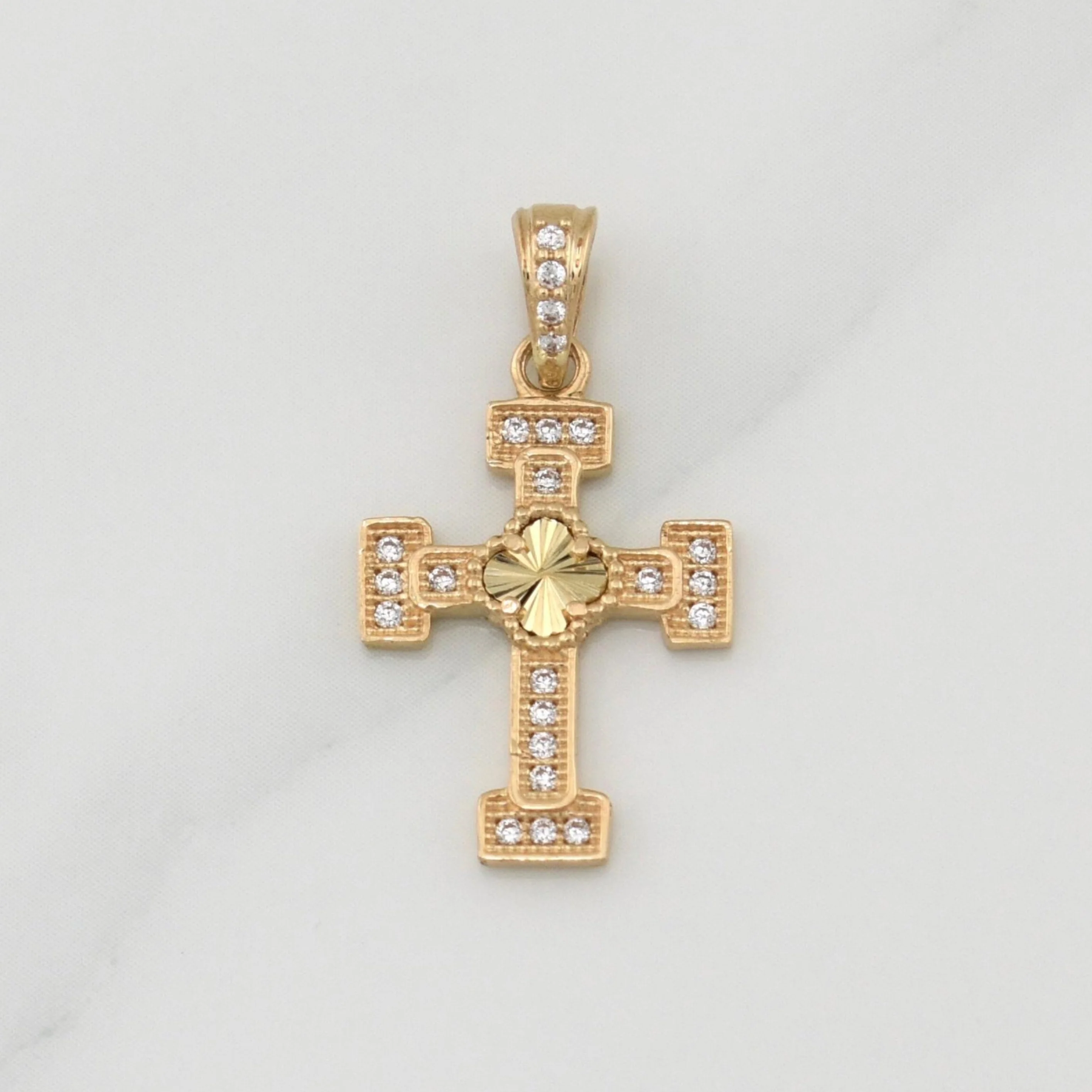 Dije Cruz Trebol 1.5g / 1 in Oro Amarillo 18K - Image 2