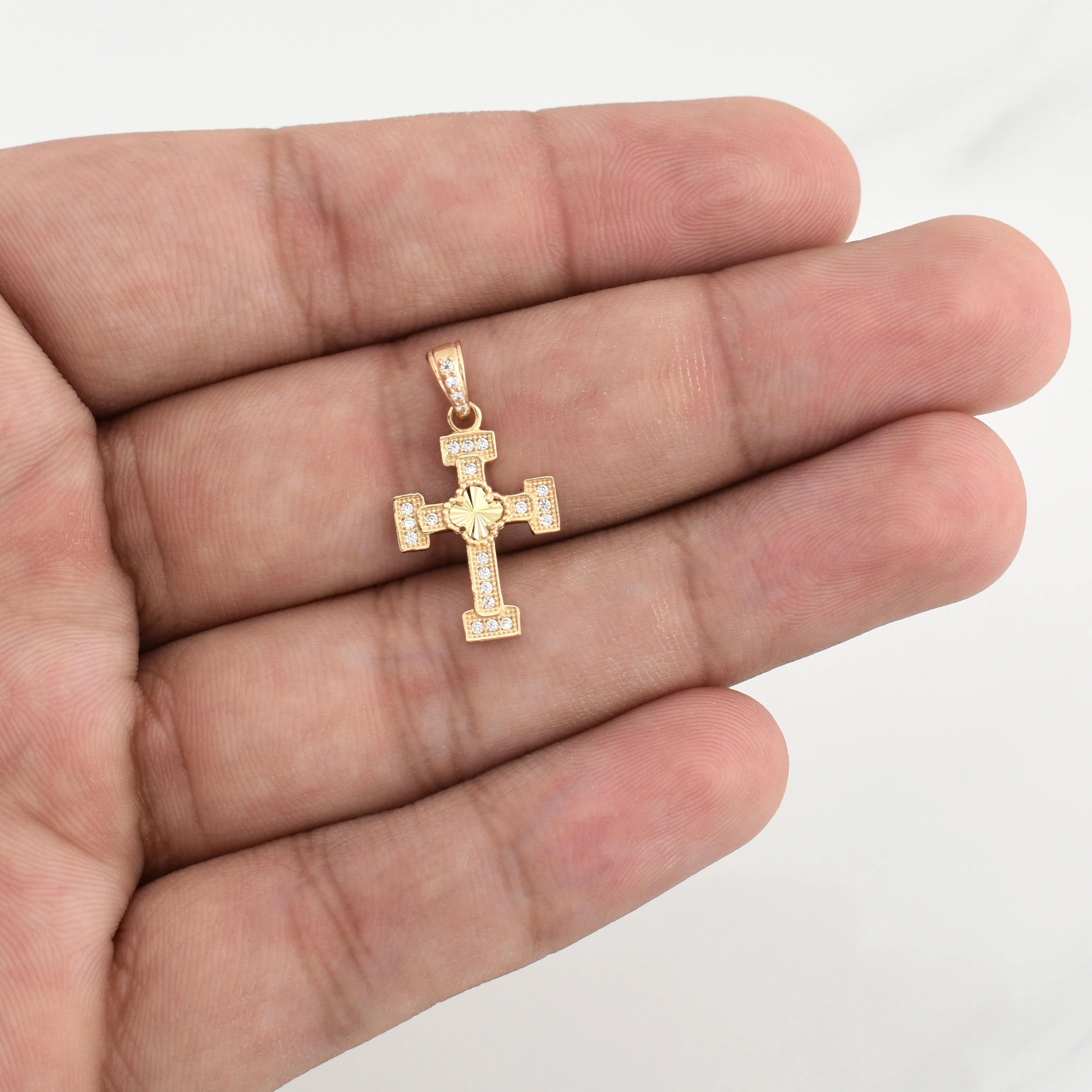Dije Cruz Trebol 1.5g / 1 in Oro Amarillo 18K - Image 4