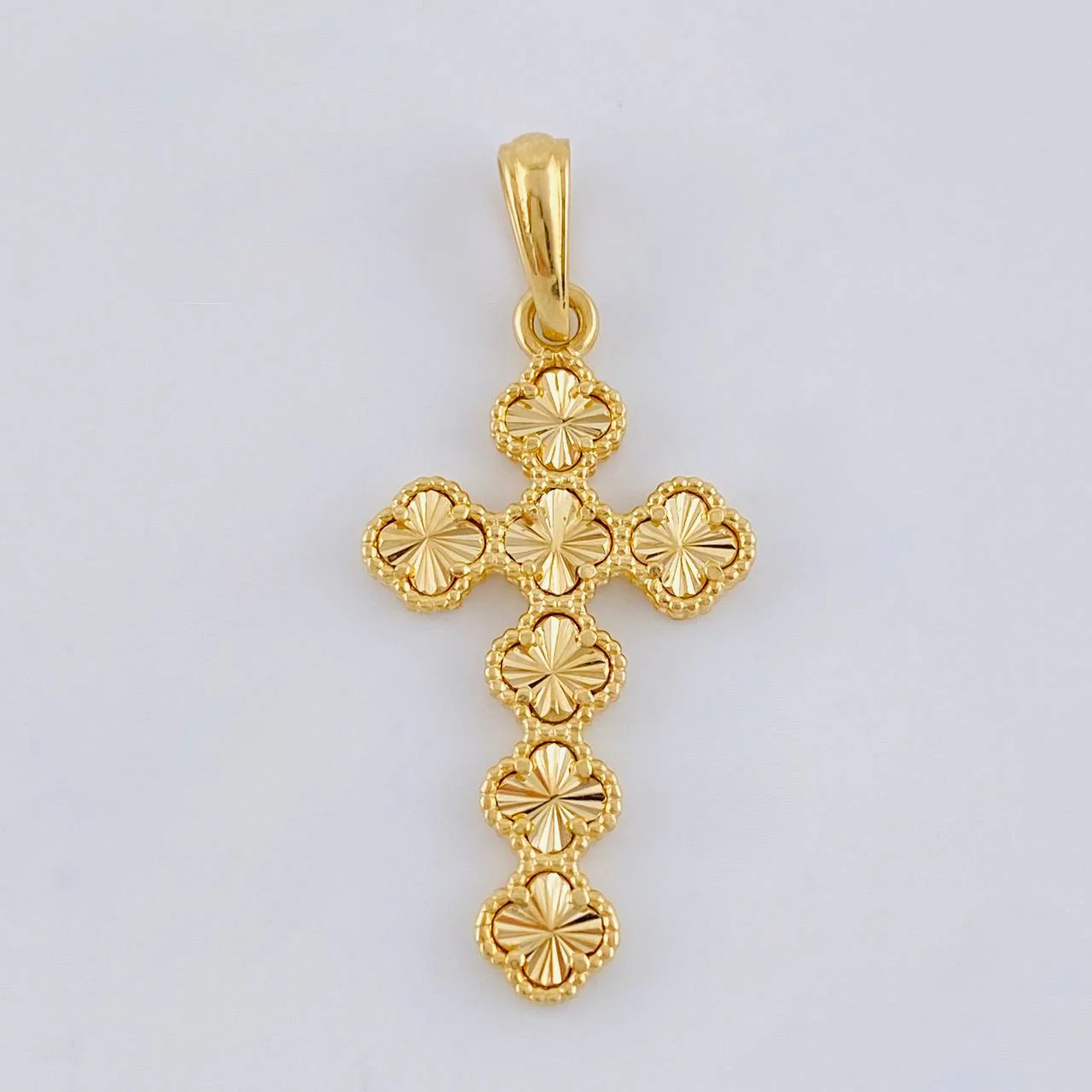 Dije Cruz Trebol 2.6 g / 1 1/2 in Oro Amarillo 18K