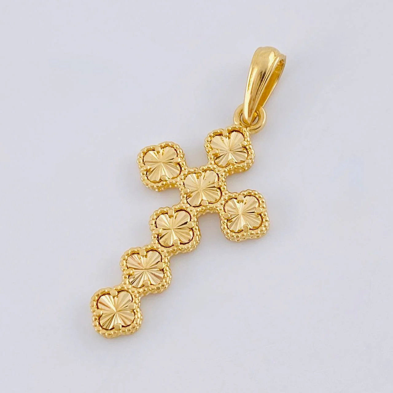 Dije Cruz Trebol 2.6 g / 1 1/2 in Oro Amarillo 18K - Image 3