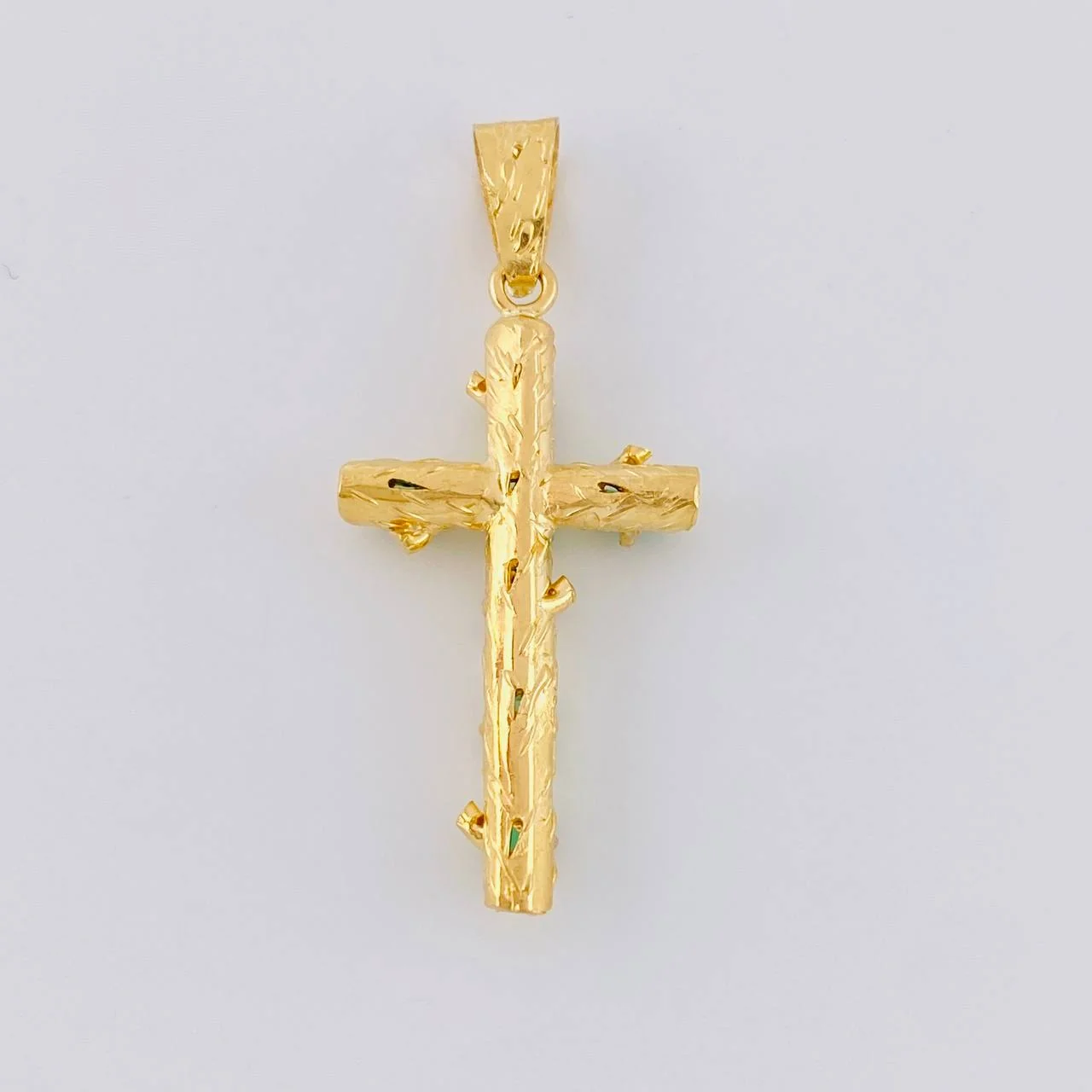 Dije Cruz Tronco Esmeraldas 1.8 Qts 3.15 g / 1 1/2 in Oro Amarillo 18K - Image 4