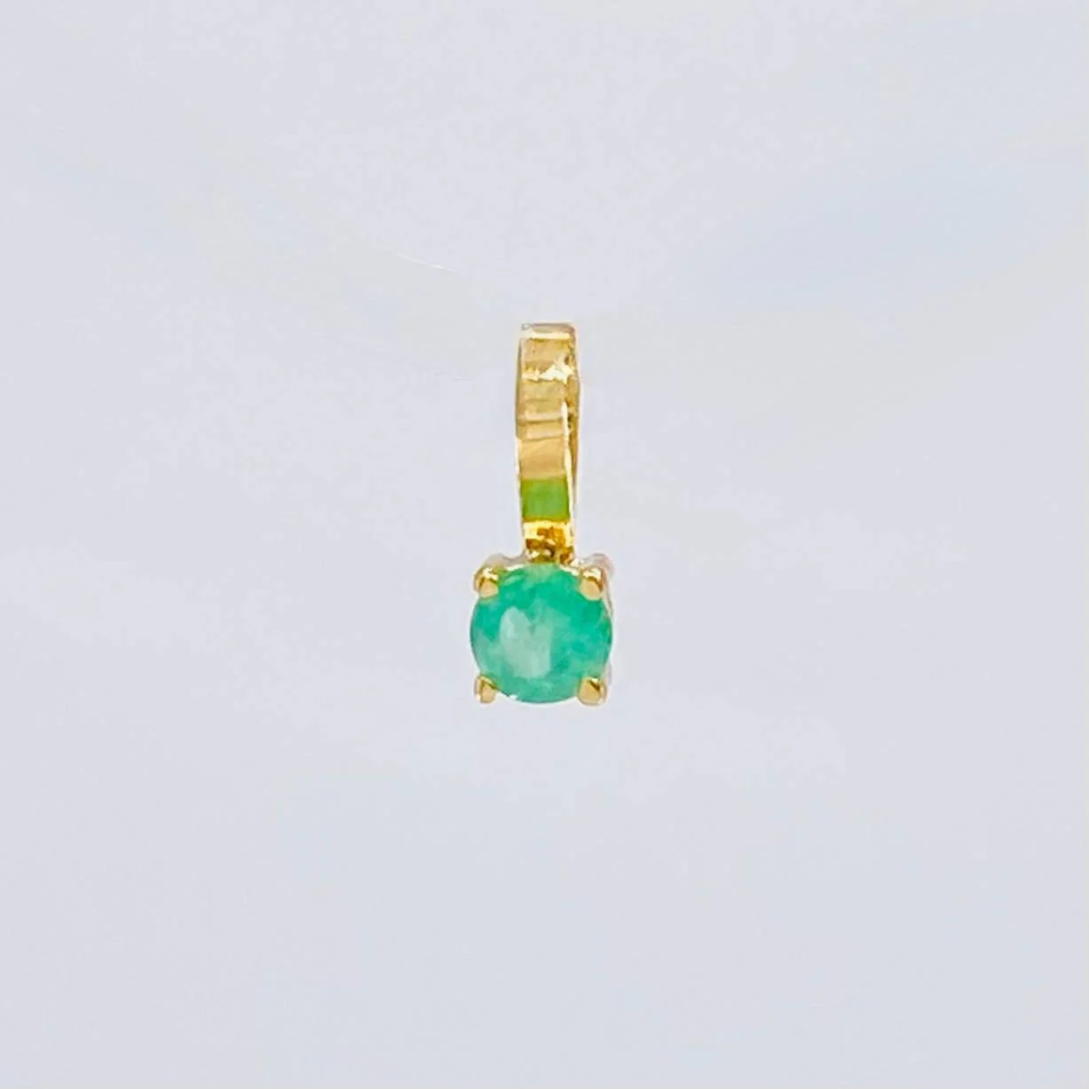 Dije Cuatro Garras Esmeralda 12 Pts 0.2 g / 1/4 in Oro Amarillo 18K - Image 2