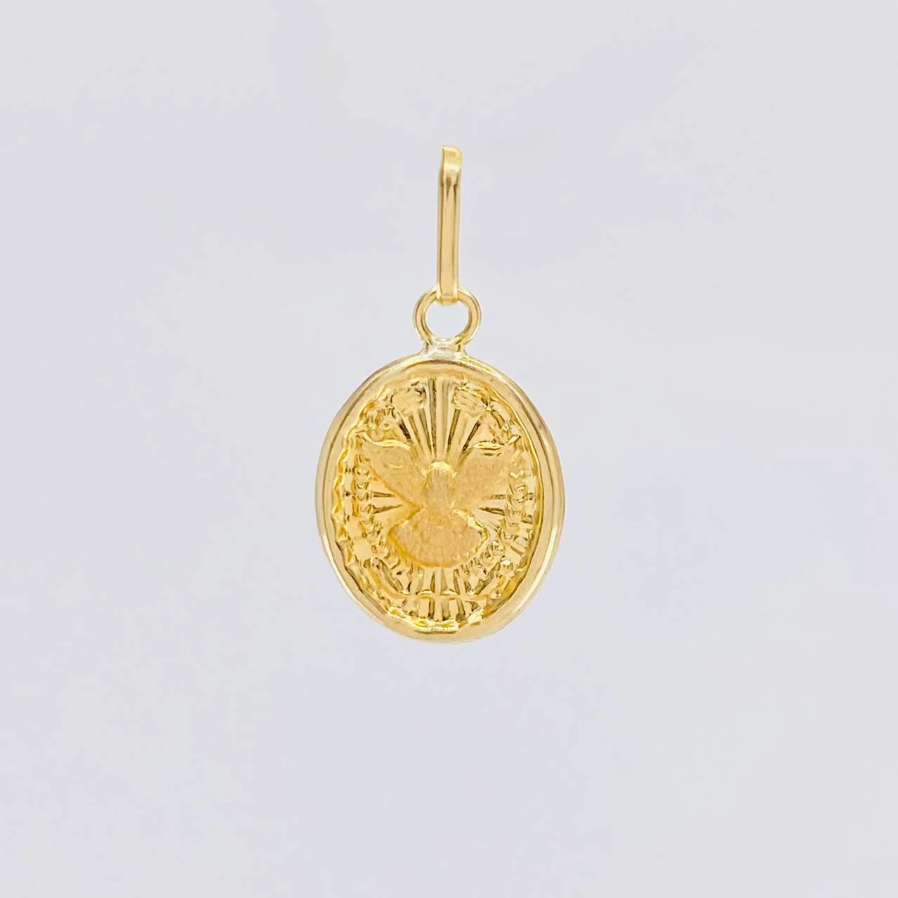 Dije Espíritu Santo Mate 0.65g / 3/4 in Oro Amarillo 18K - Image 2