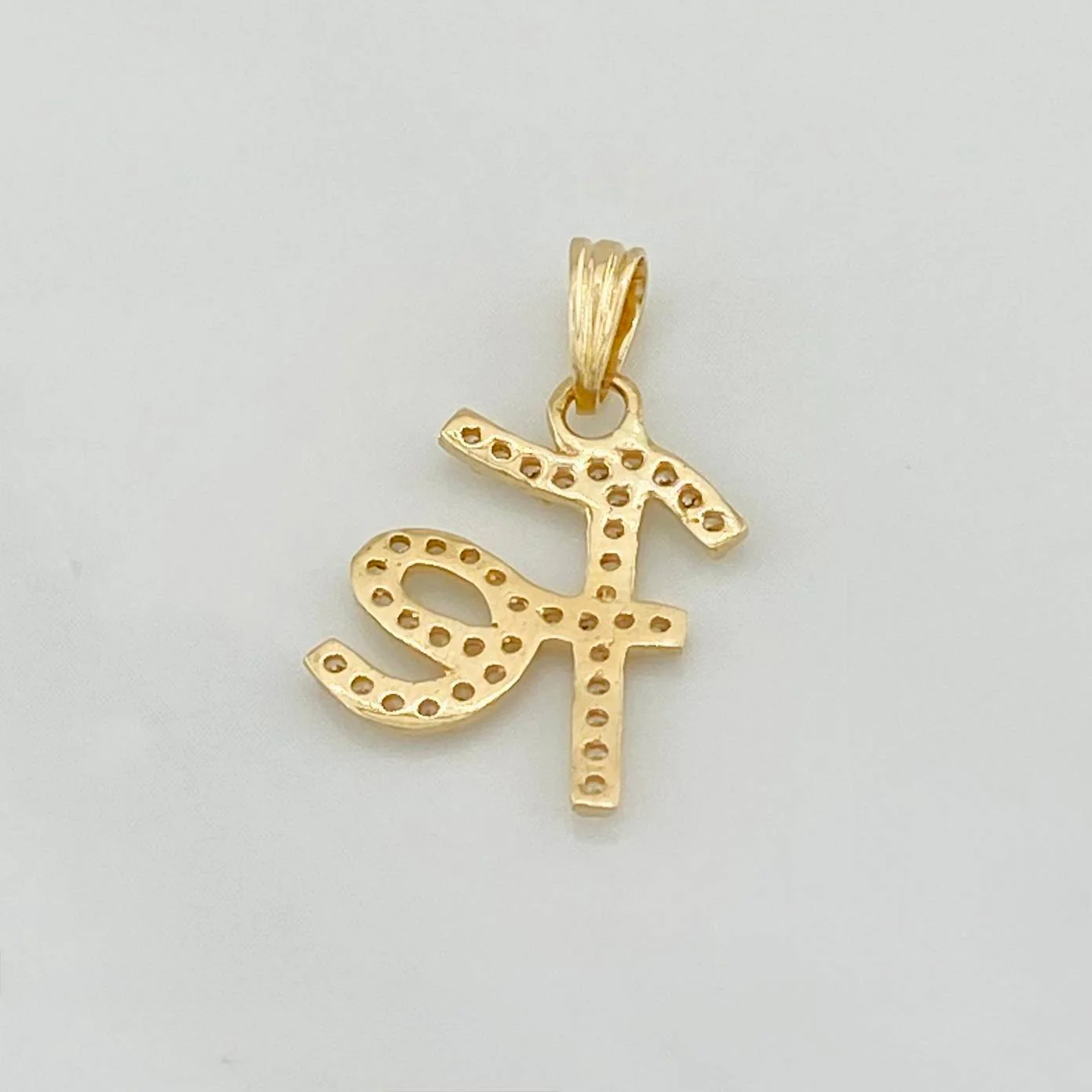 Dije Fe 1.1g / 3/4 in Oro Amarillo 18K - Image 3