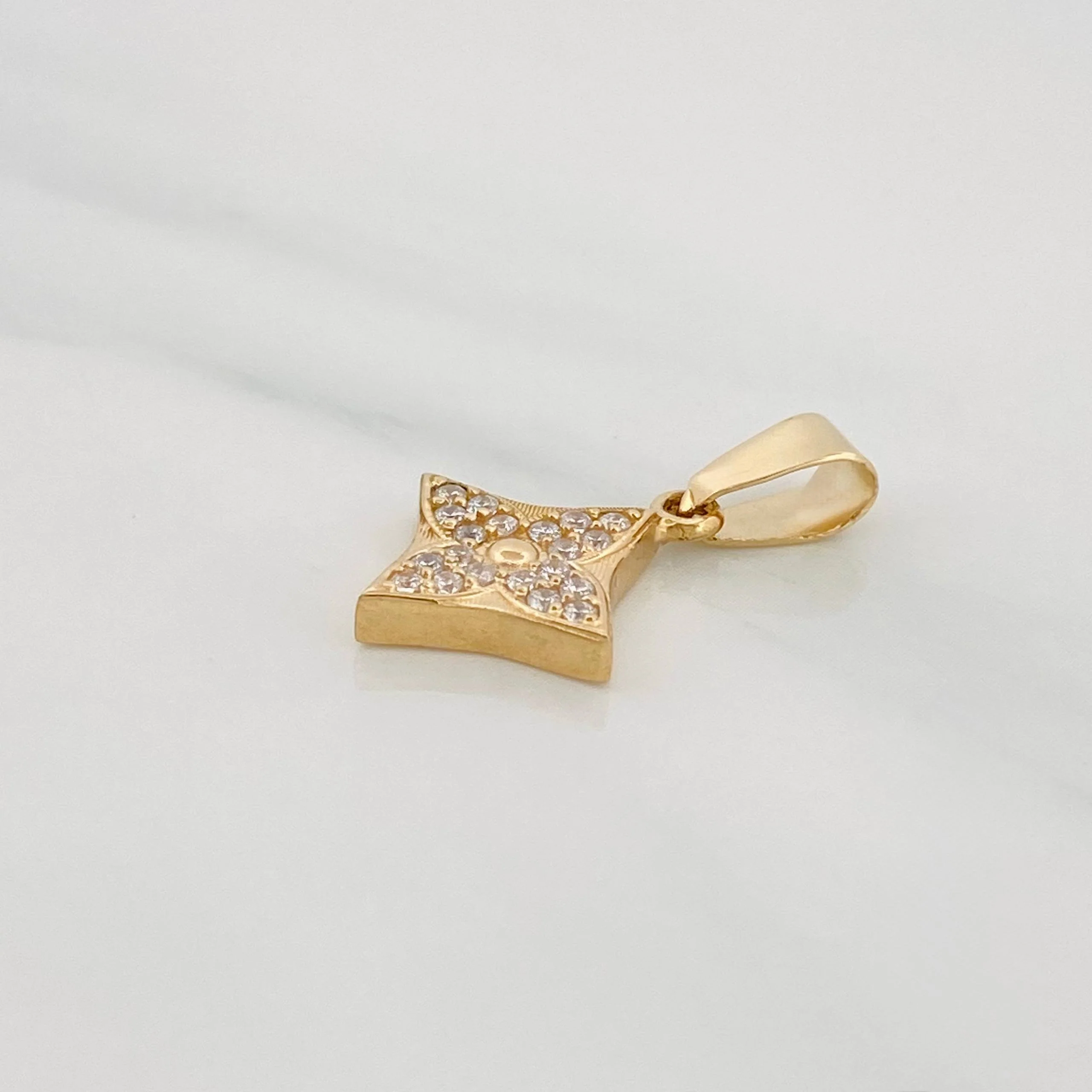 Dije Flor 2 g / 3/4 in Oro Amarillo 18K - Image 3