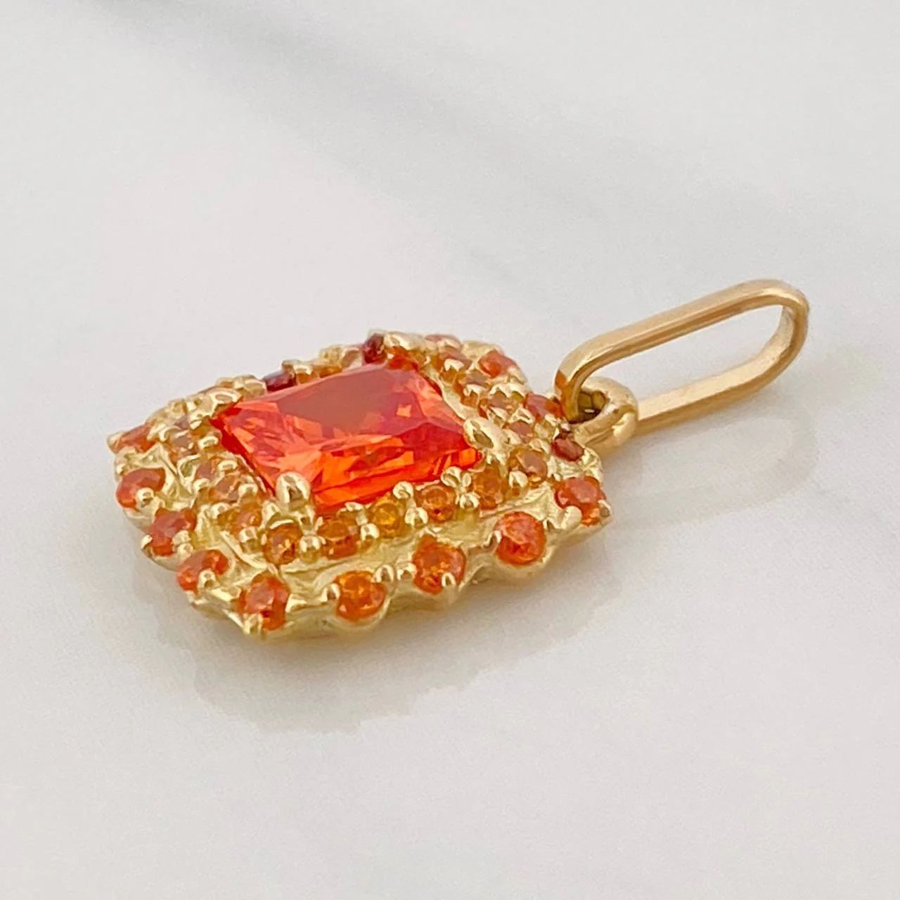 Dije Halo Cuadrado 1.95 g / 3/4 in Oro Amarillo 18K - Image 2
