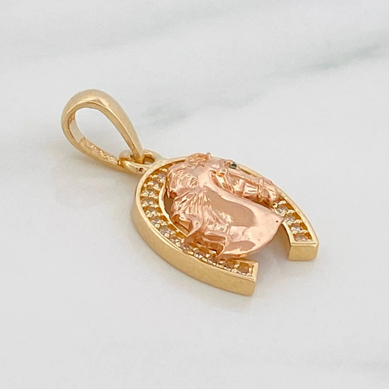 Dije Herradura Caballo 2.55g / 3/4 in Dos Oros Amarillo Rosa 18K - Image 2