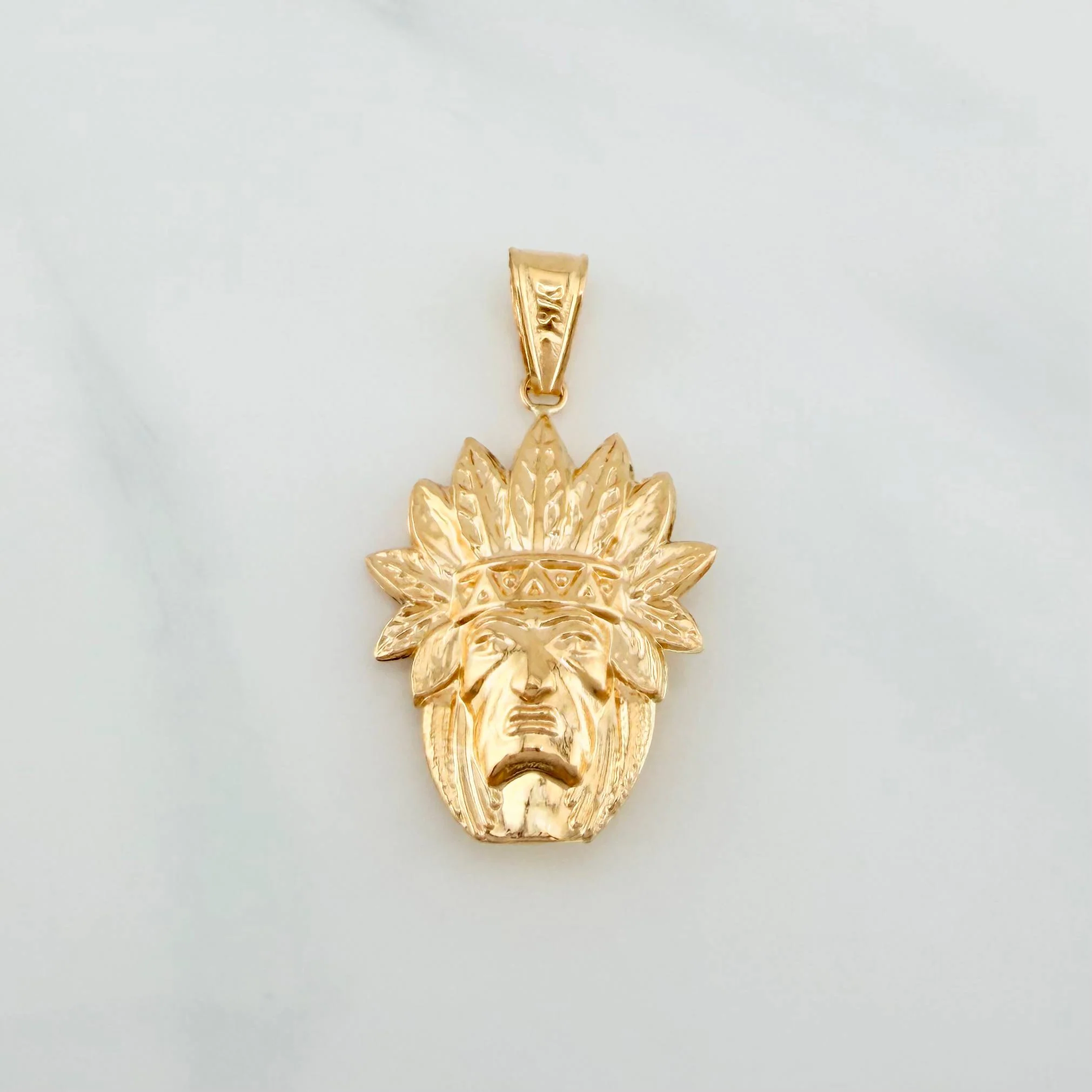 Dije Indio 2 g / 1 1/2 in Oro Amarillo 18K