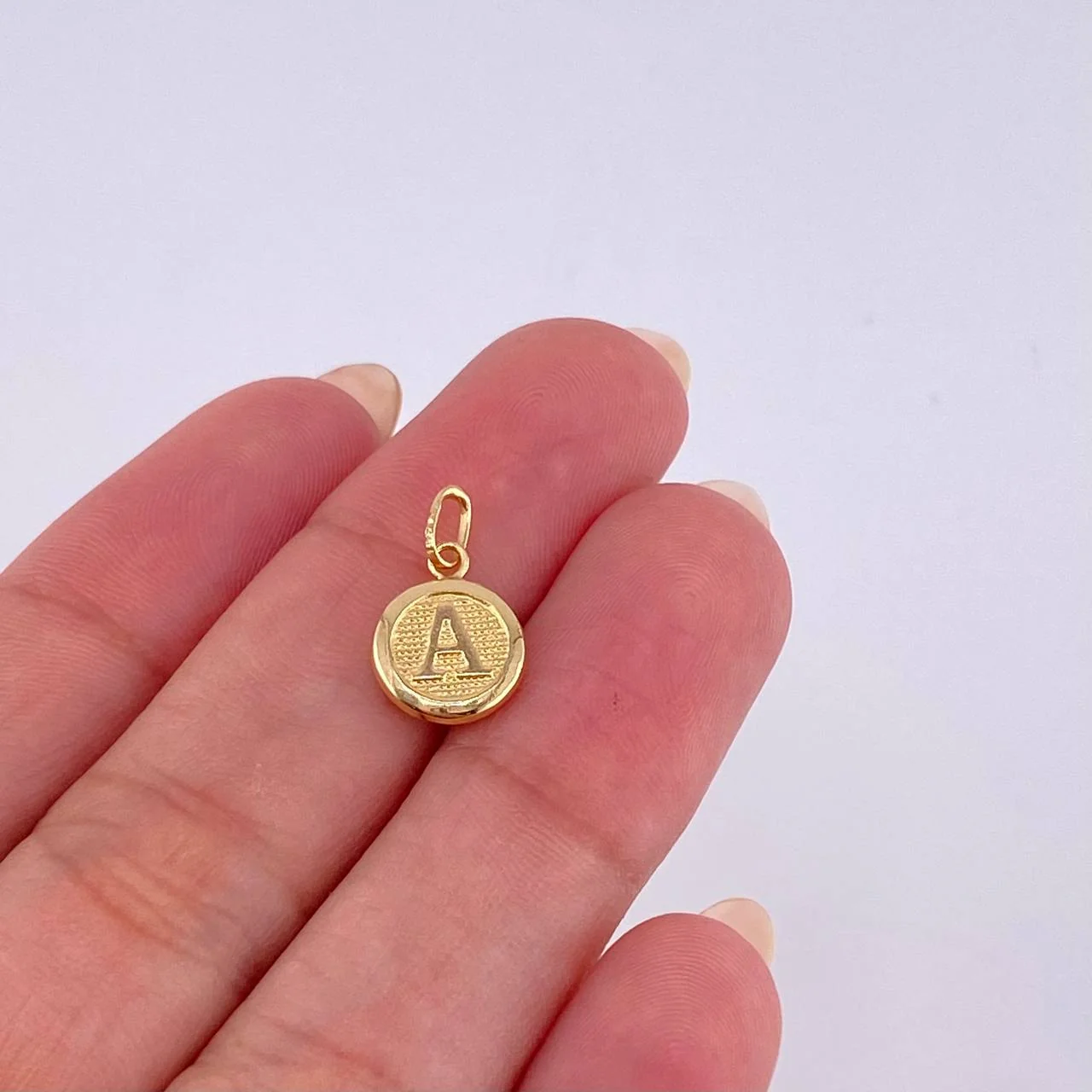 Dije Letra A 0.45 g / 3/4 in 18K - Image 3