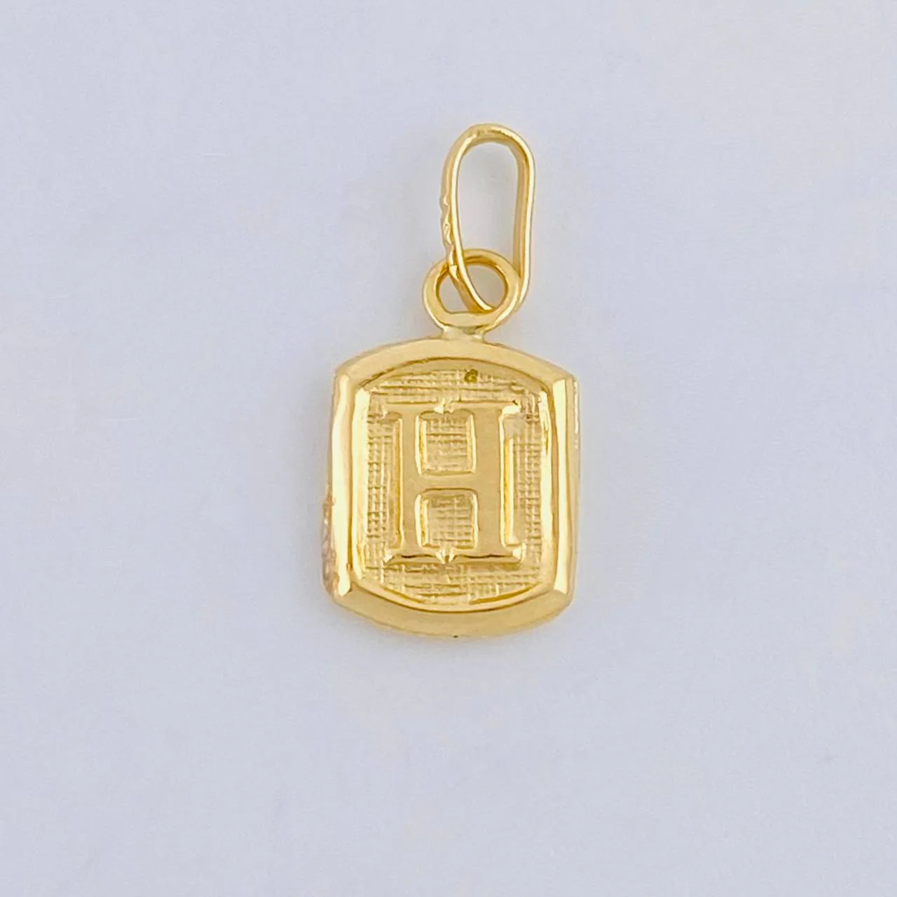 Dije Letra H 0.25 g / 1/2 in Oro Amarillo 18K