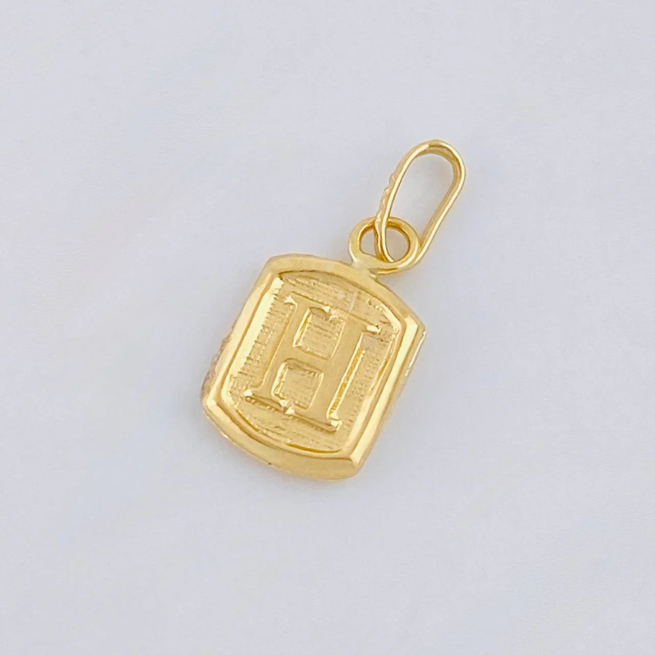 Dije Letra H 0.25 g / 1/2 in Oro Amarillo 18K - Image 3