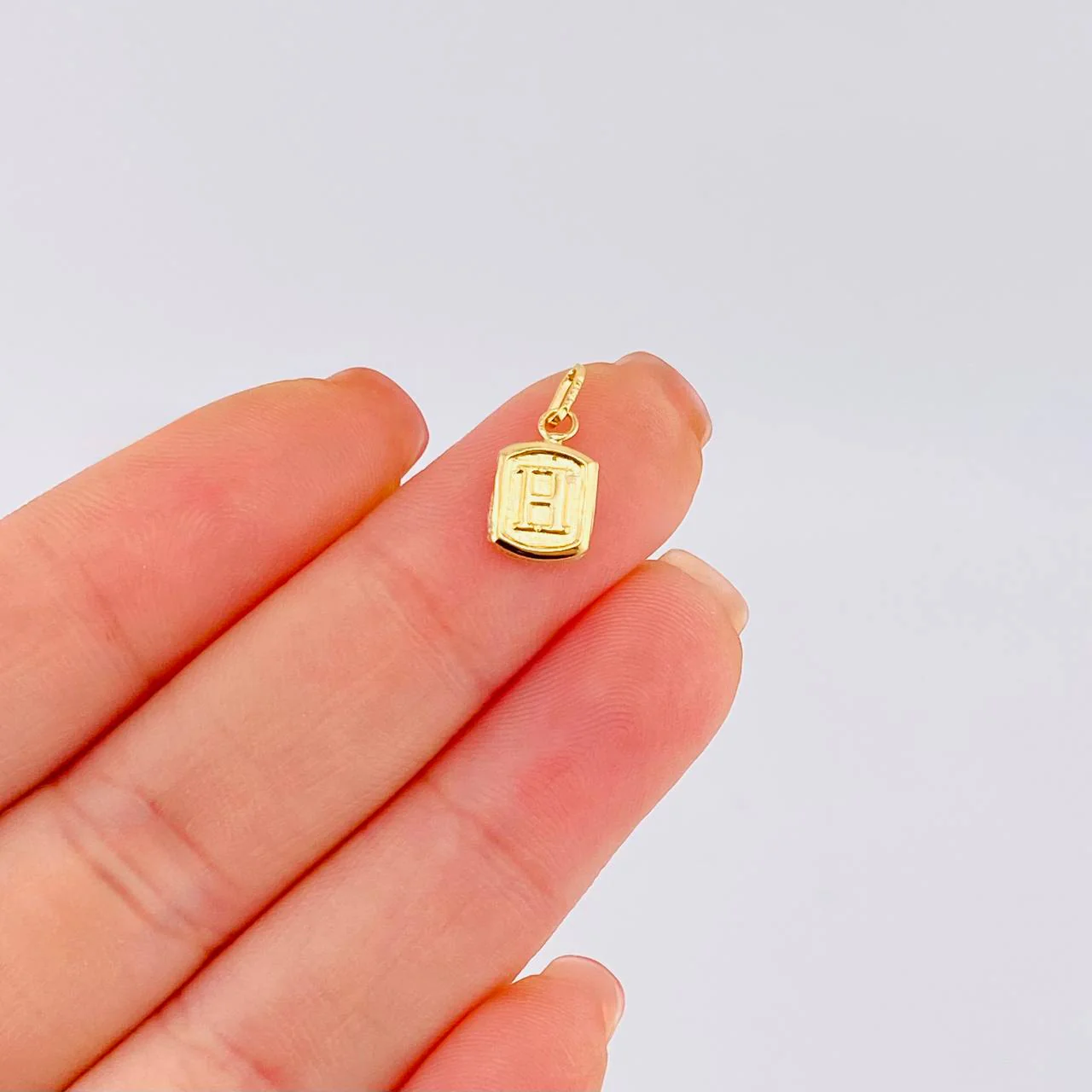 Dije Letra H 0.25 g / 1/2 in Oro Amarillo 18K - Image 4