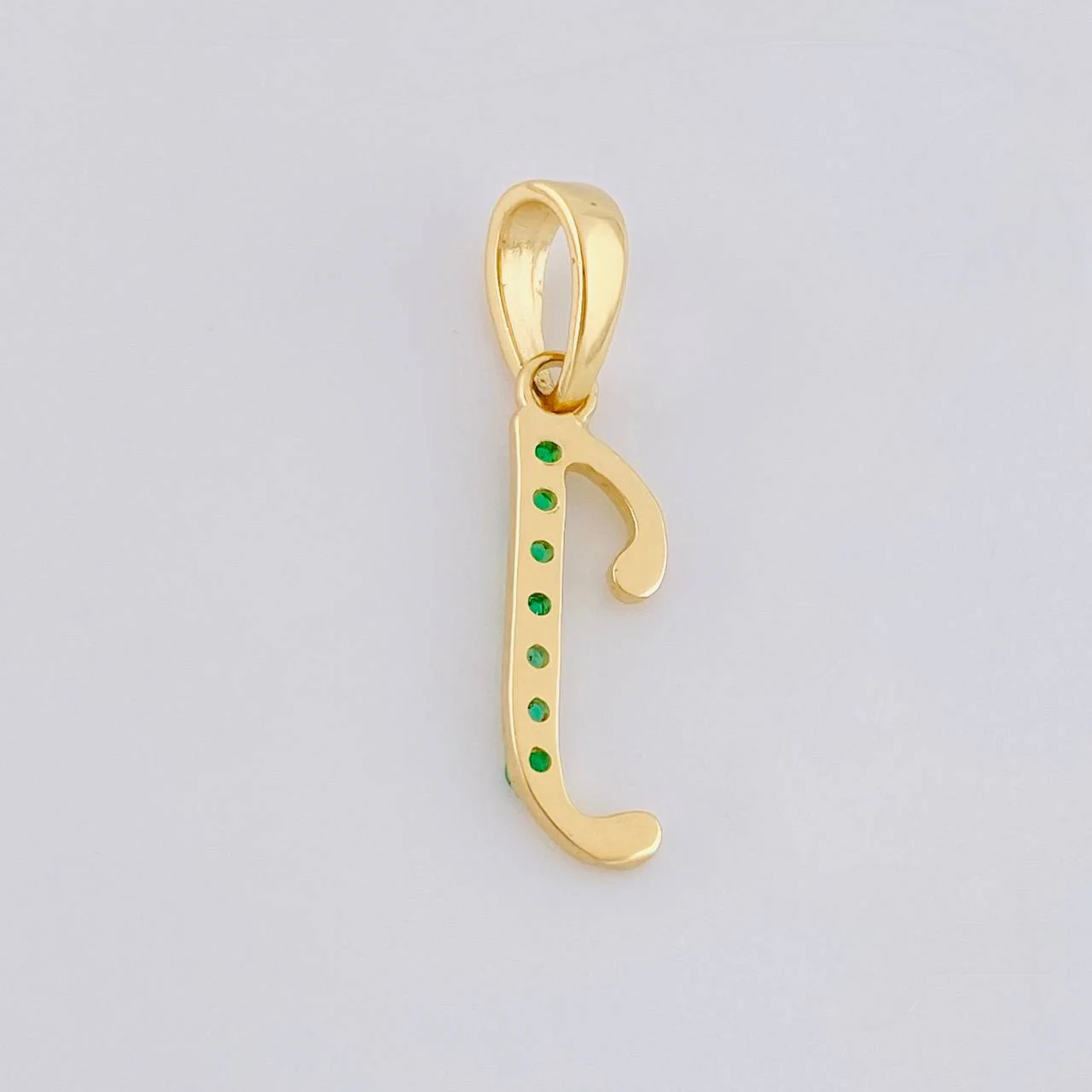Dije Letra J Cursiva Esmeraldas 11Pts 0.8 g / 1 1/4 in Oro Amarillo 18K - Image 2