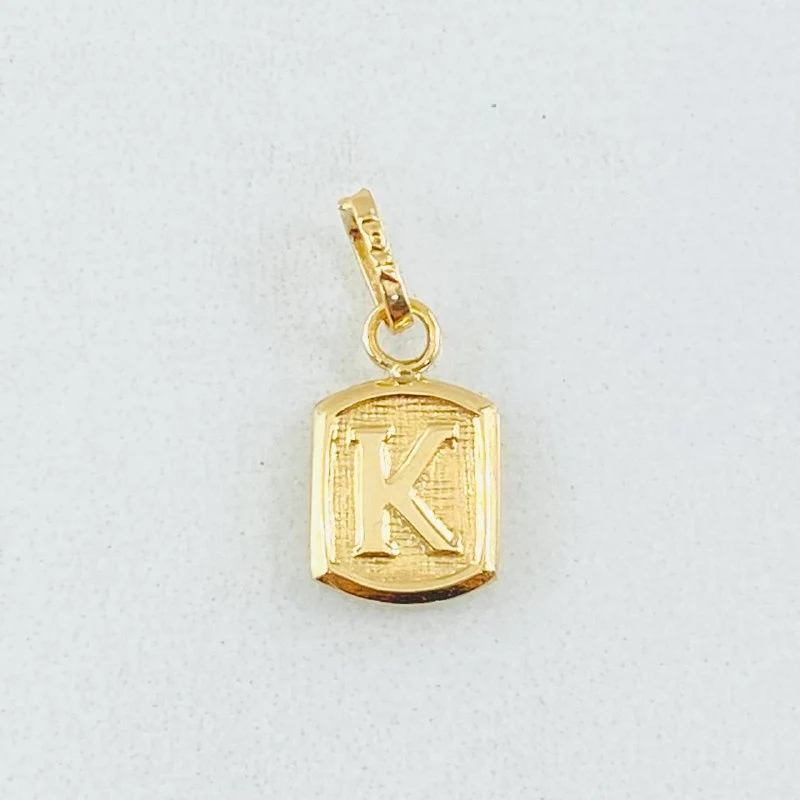Dije Letra K Marco Texturizado 0.35gr / 1/2 in / Oro Amarillo 18K © - Image 3