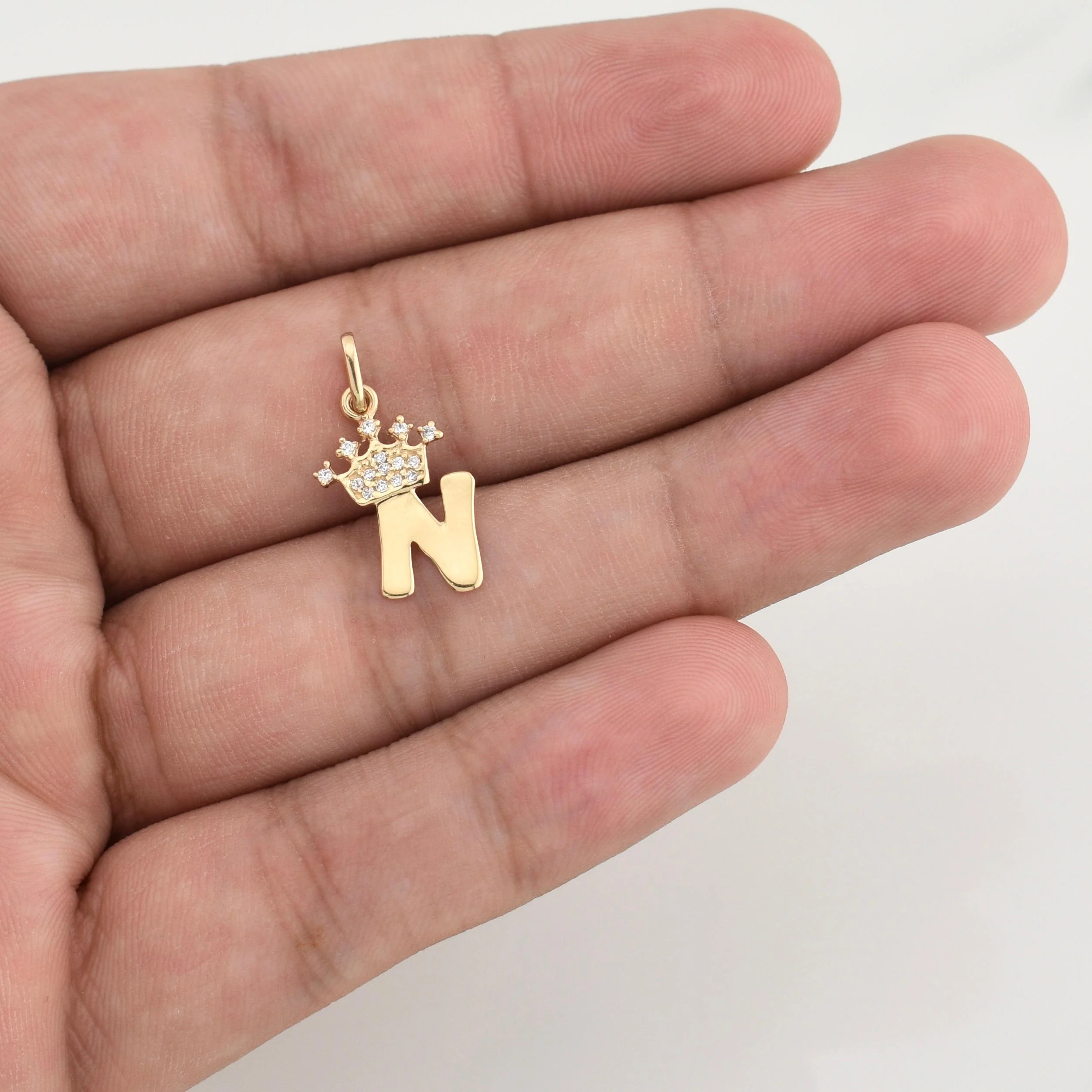 Dije Letra N Corona 0.85 g / 3/4 in Oro Amarillo 18K - Image 3