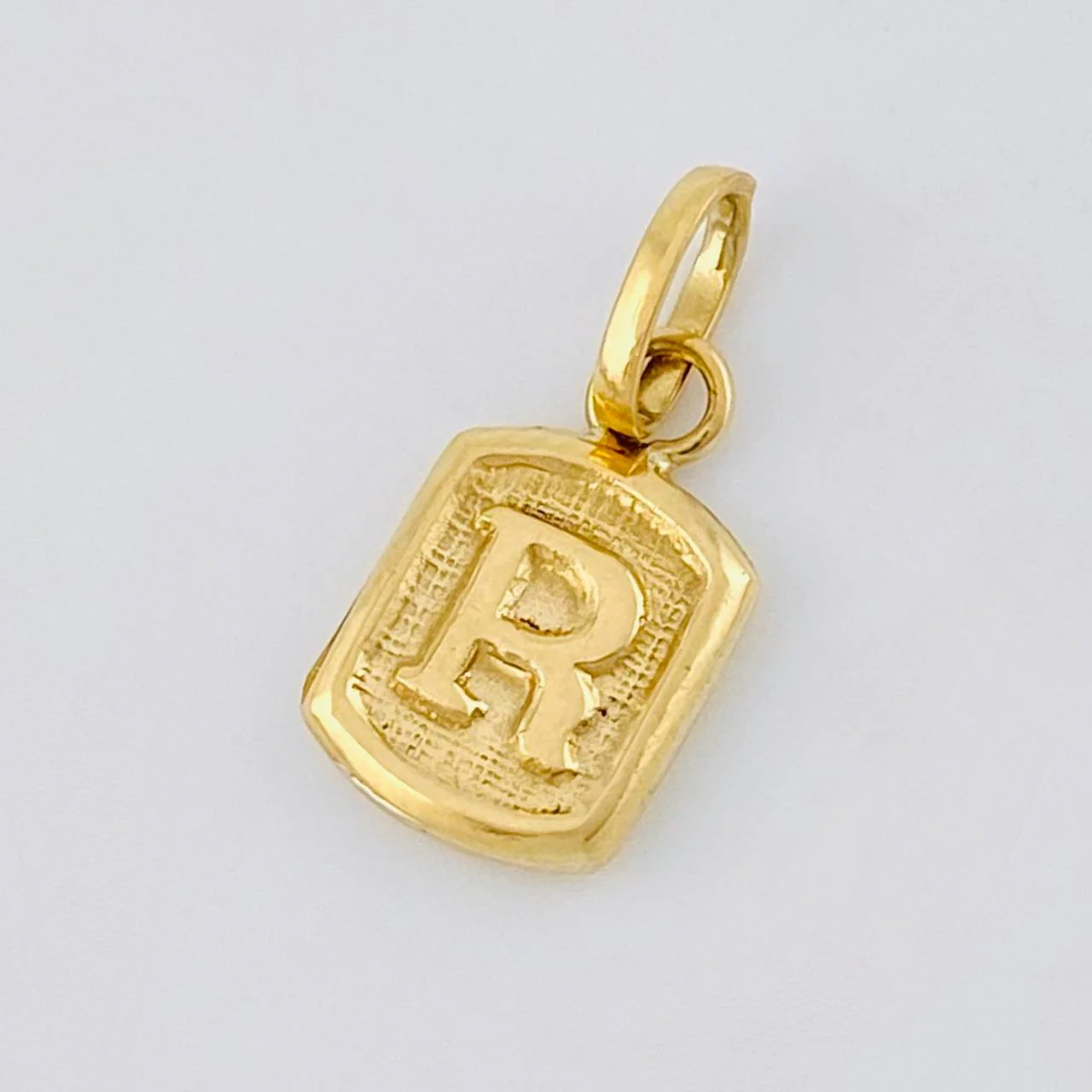 Dije Letra R 0.35 g / 1/2 in Oro Amarillo 18K - Image 3