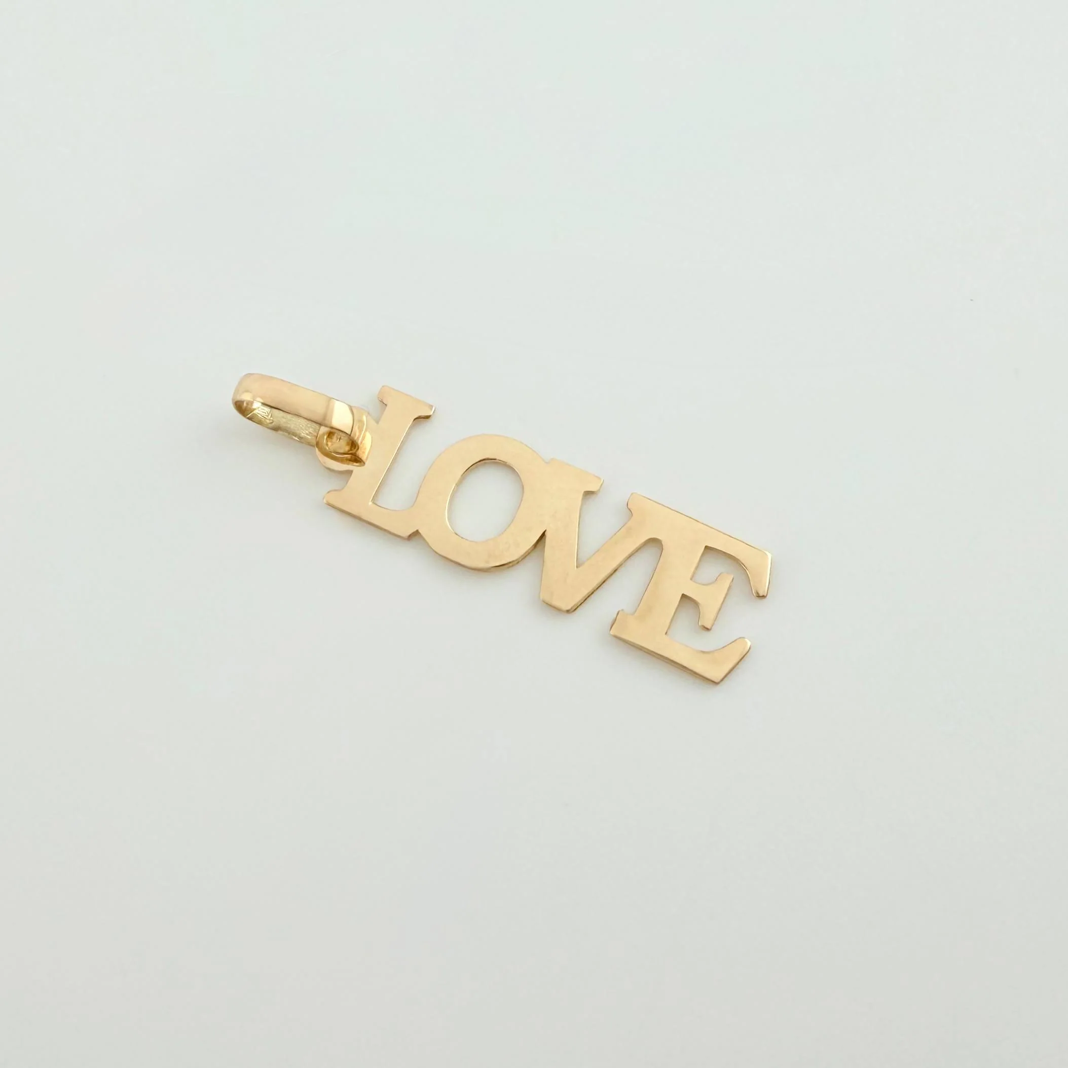 Dije Love 0.6gr / 1 in / Oro Amarillo 18K © - Image 3