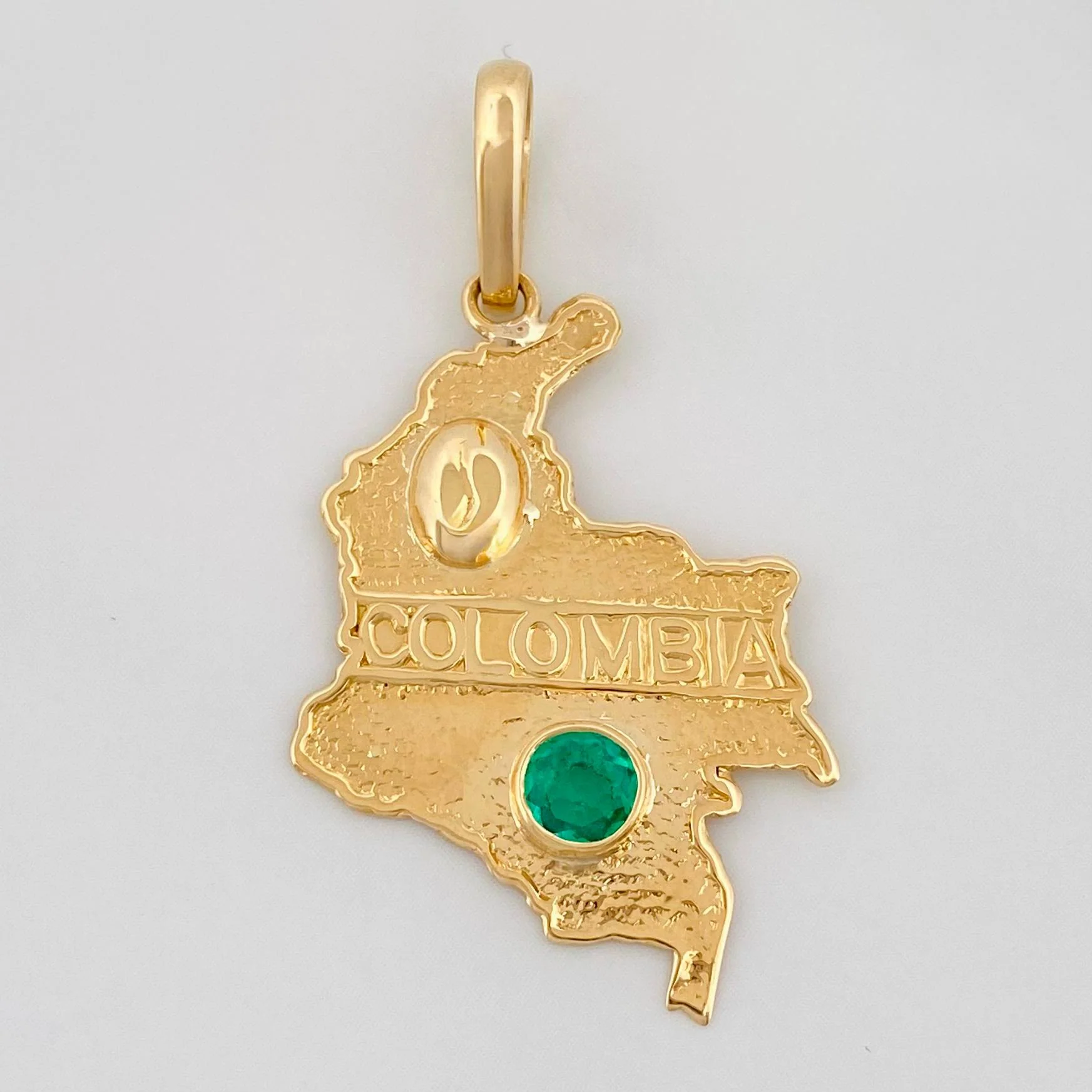 Dije Mapa colombia esmeralda 0.27 pts Esmeralda 1pts 2.15g / 1 1/2 in Oro Amarillo 18K - Image 3
