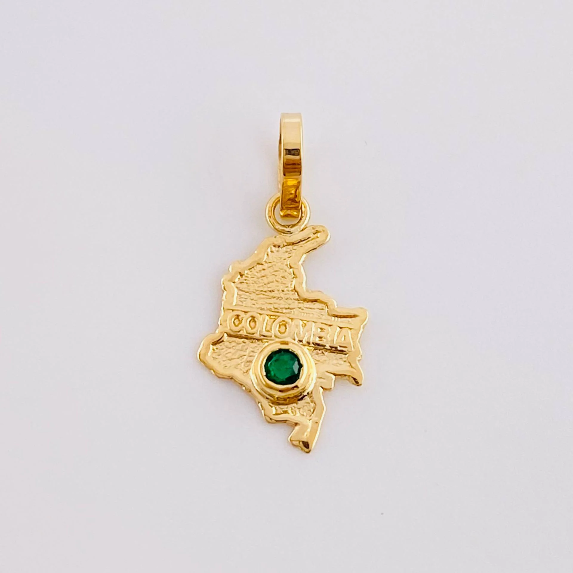 Dije Mapa Colombia Esmeralda 6Pts 0.35 g / 1 in Oro Amarillo 18K