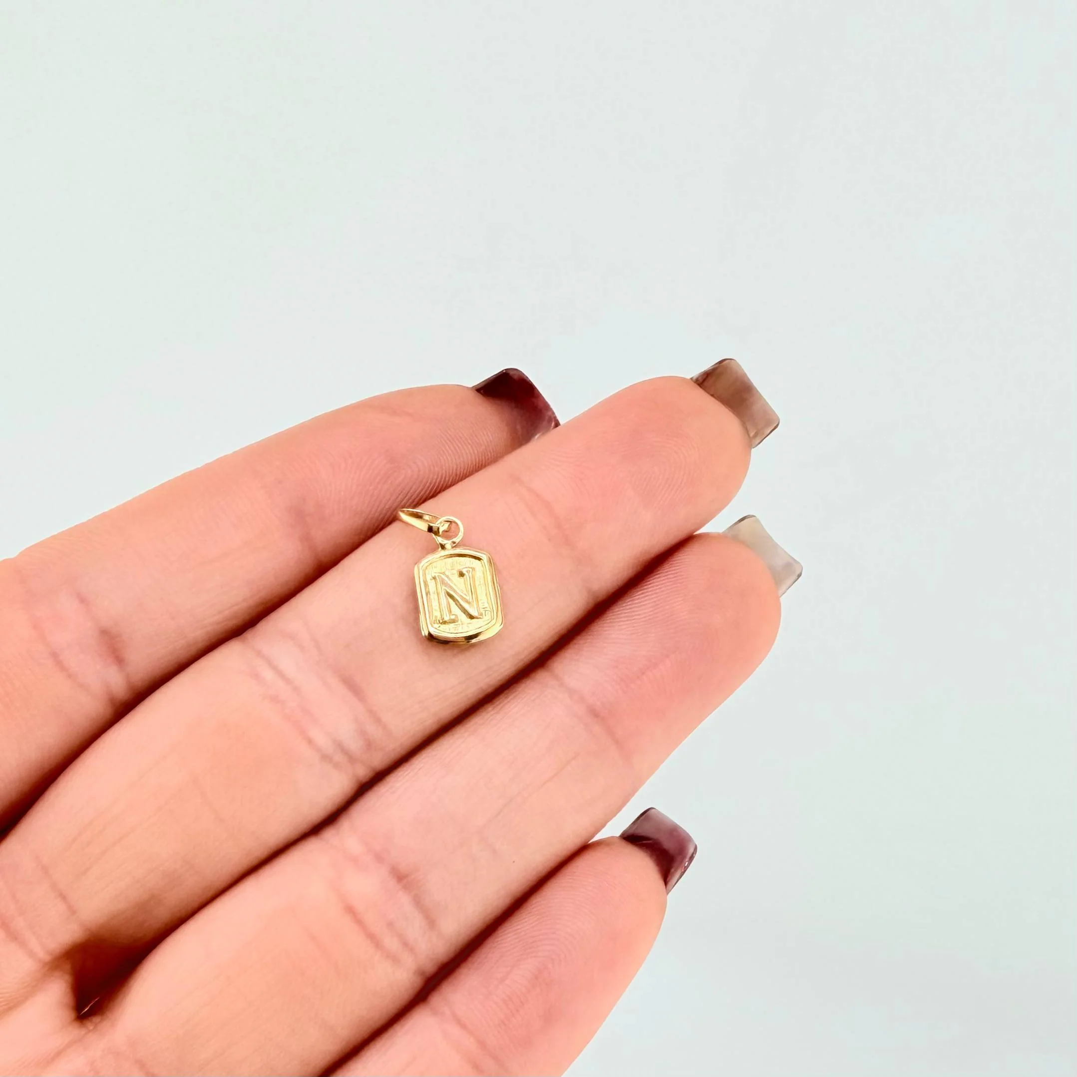 Dije Marco Letra N 0.3 g / 1/2 in Oro Amarillo 18K - Image 5