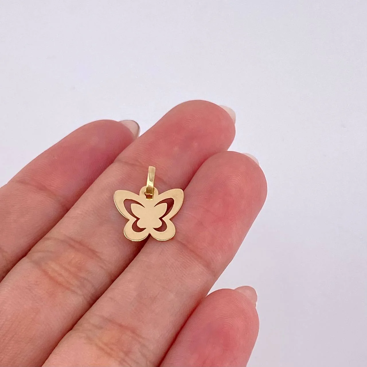 Dije Mariposa Doble Silueta 0.55 g / 3/4 in Oro Amarillo 18K - Image 4