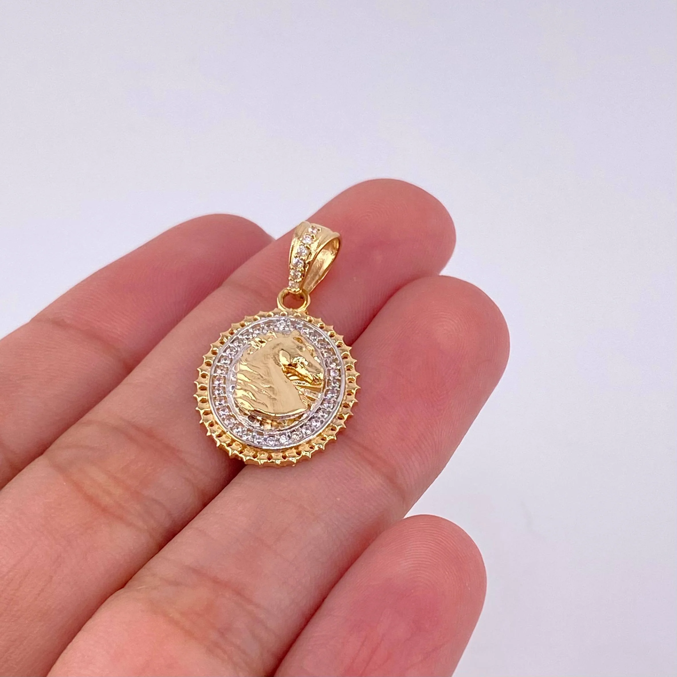 Dije Medalla Caballo 3.3g / 1 in Dos Oros Amarillo Blanco 18K - Image 3
