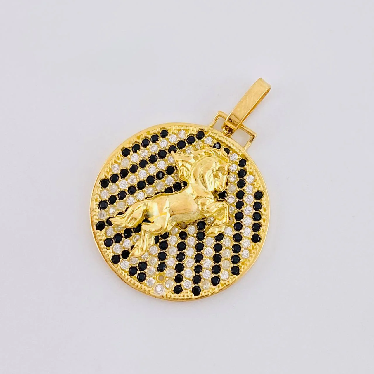 Dije Medalla Caballo 3.75 g / 1 1/2 in Oro Amarillo 18K - Image 2