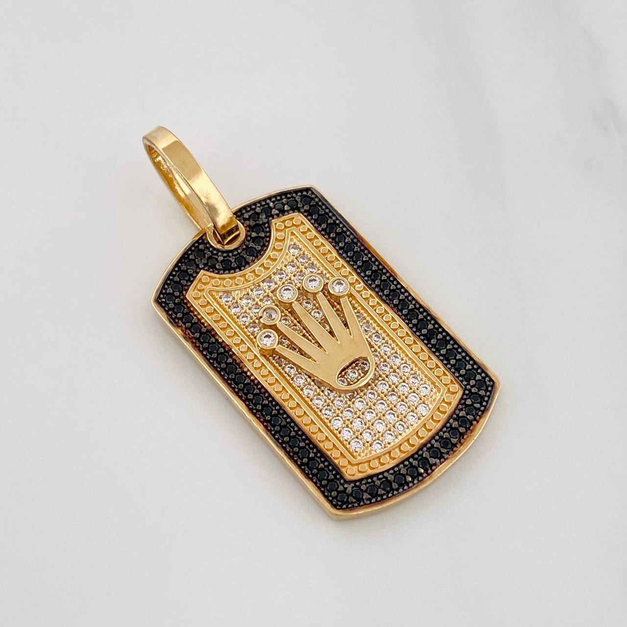 Dije Medalla Corona 7.1g / 1 1/2 in Dos Oros Negro Amarillo 18K - Image 2