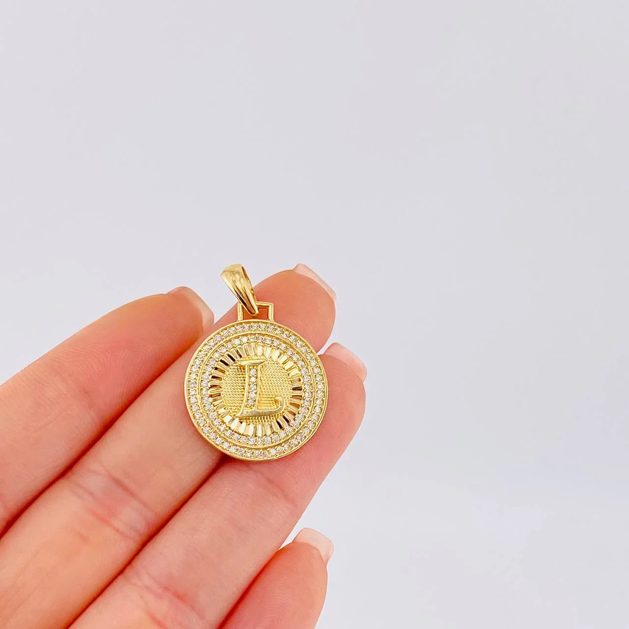 Dije Medalla Letra L 4.35 g / 1 1/4 in Oro Amarillo 18K ! - Image 5