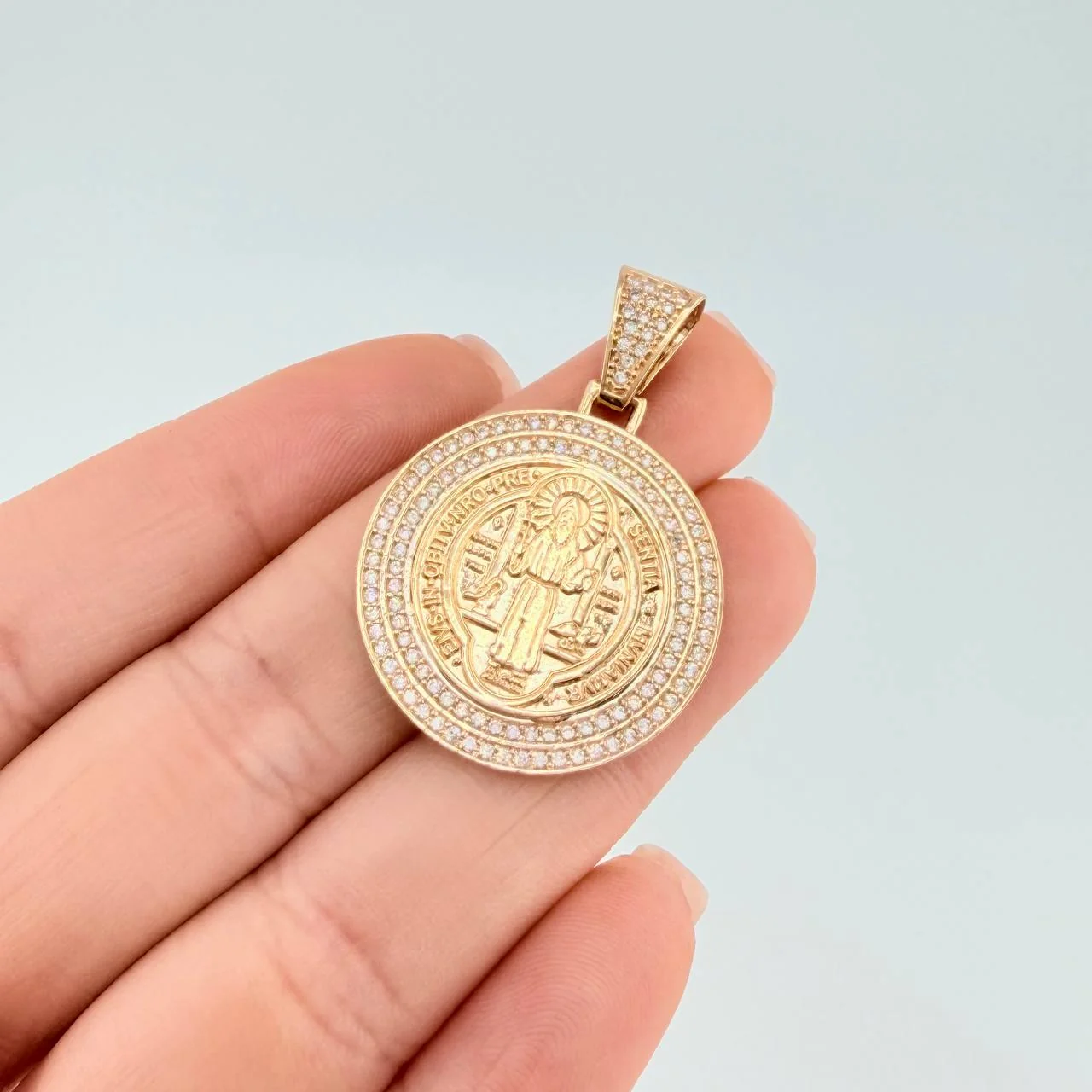 Dije Medalla San Benito 6.85 g / 1 1/2 in Oro Amarillo 18K - Image 5