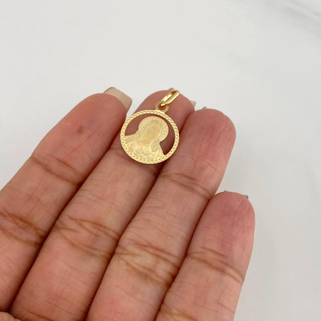 Dije Medalla Virgen Maria 0.7g / 1/2 in Oro Amarillo 18K - Image 4
